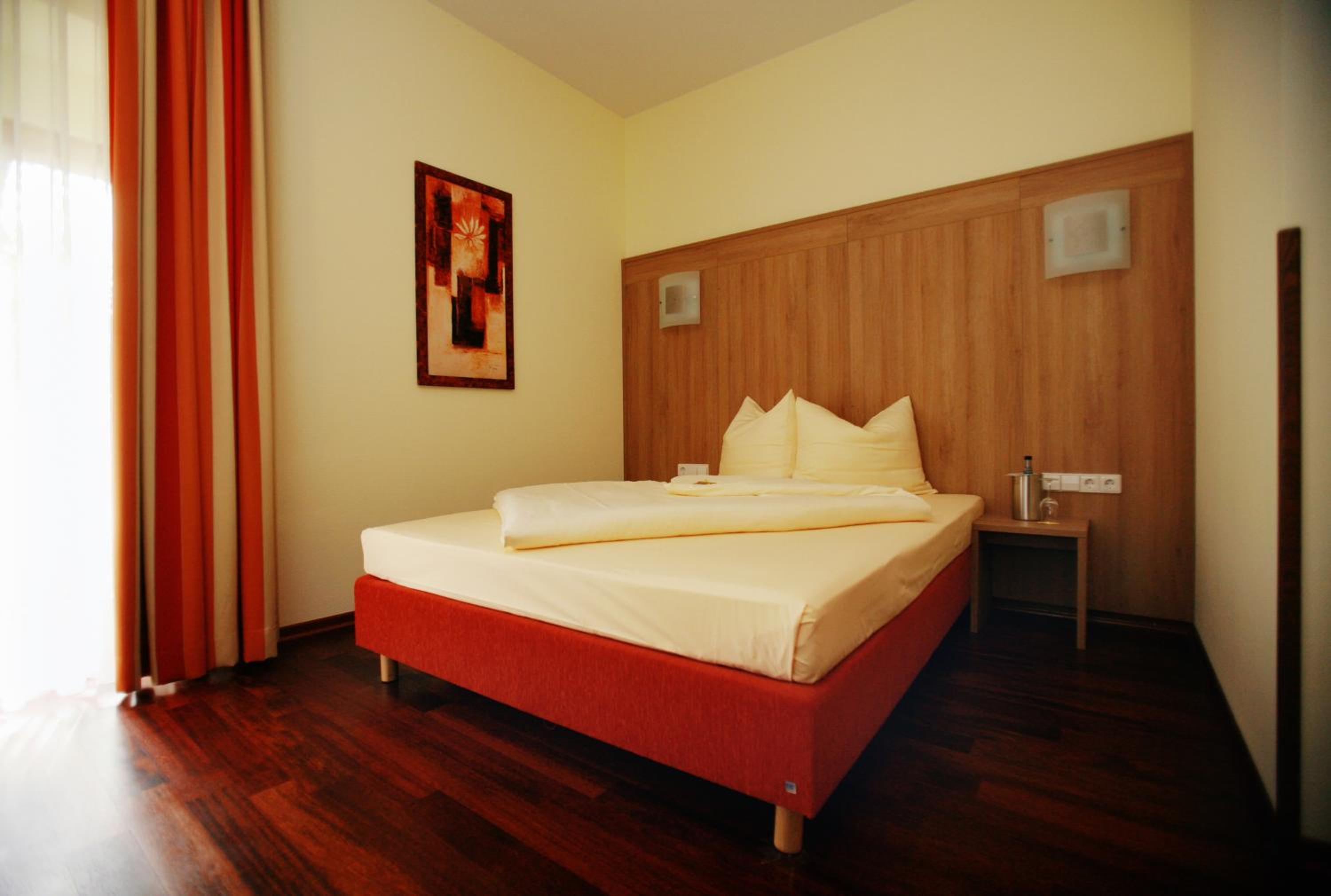 Standard Double Room - Photo 4