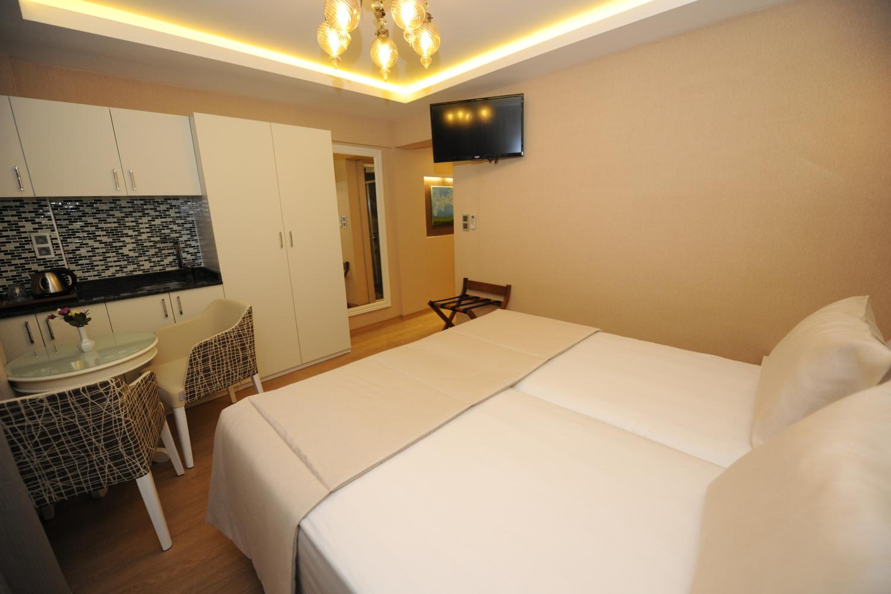 Standard Double or Twin Room with Balcony photo 2