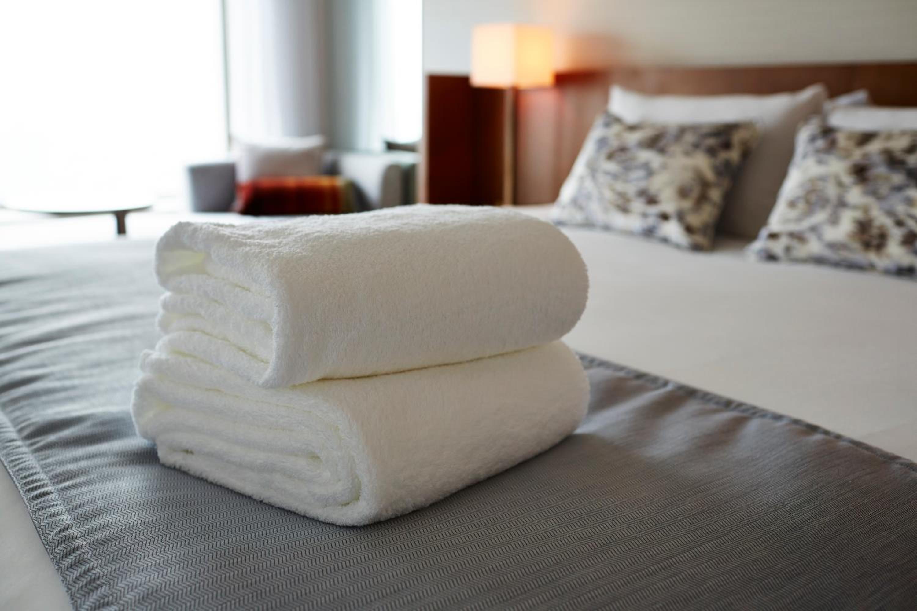 Club Floor “Premier Grand” Deluxe King Room with Club Lounge Access – Non-Smoking