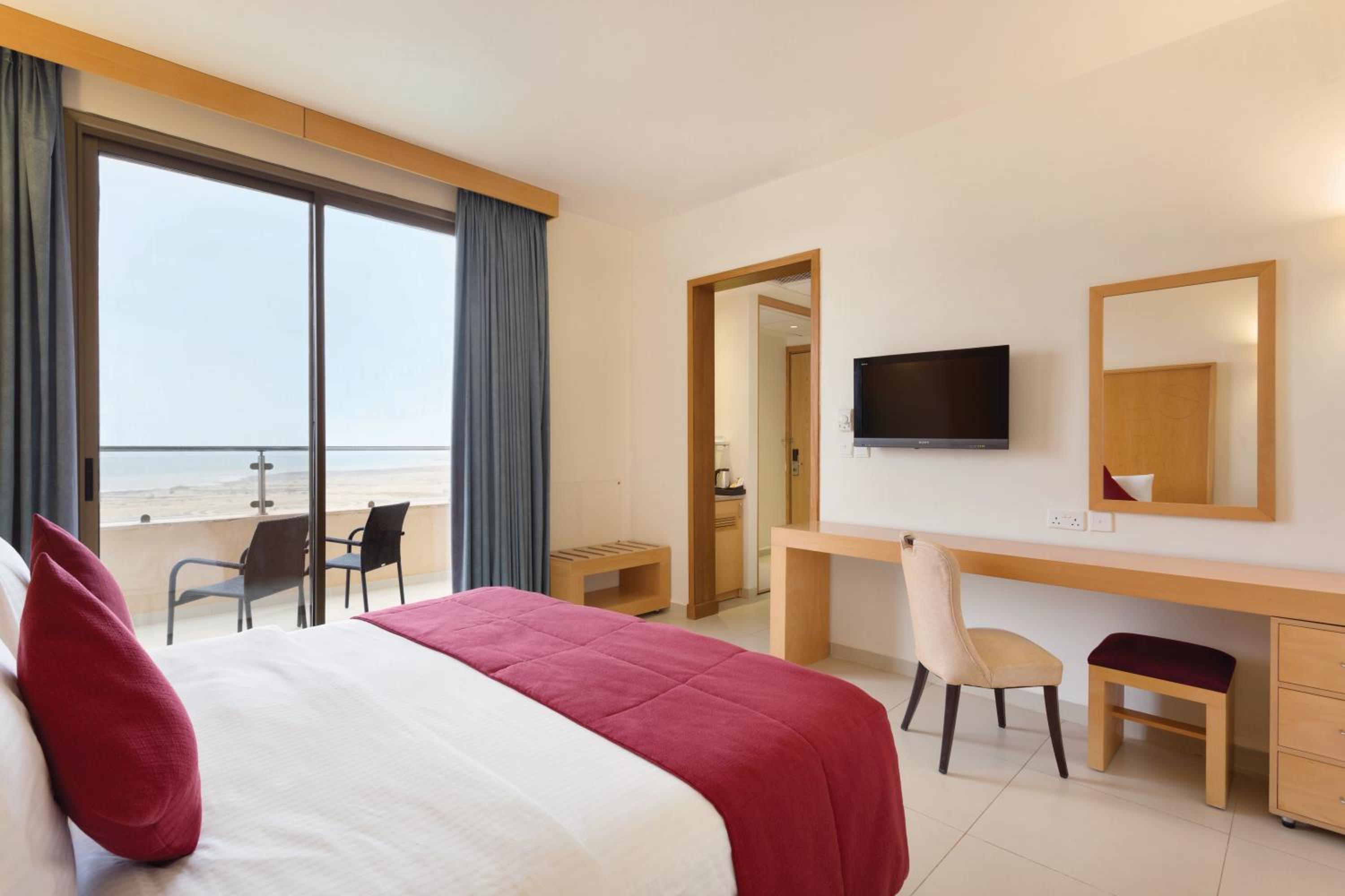 Premium King Room - Non-Smoking photo 2