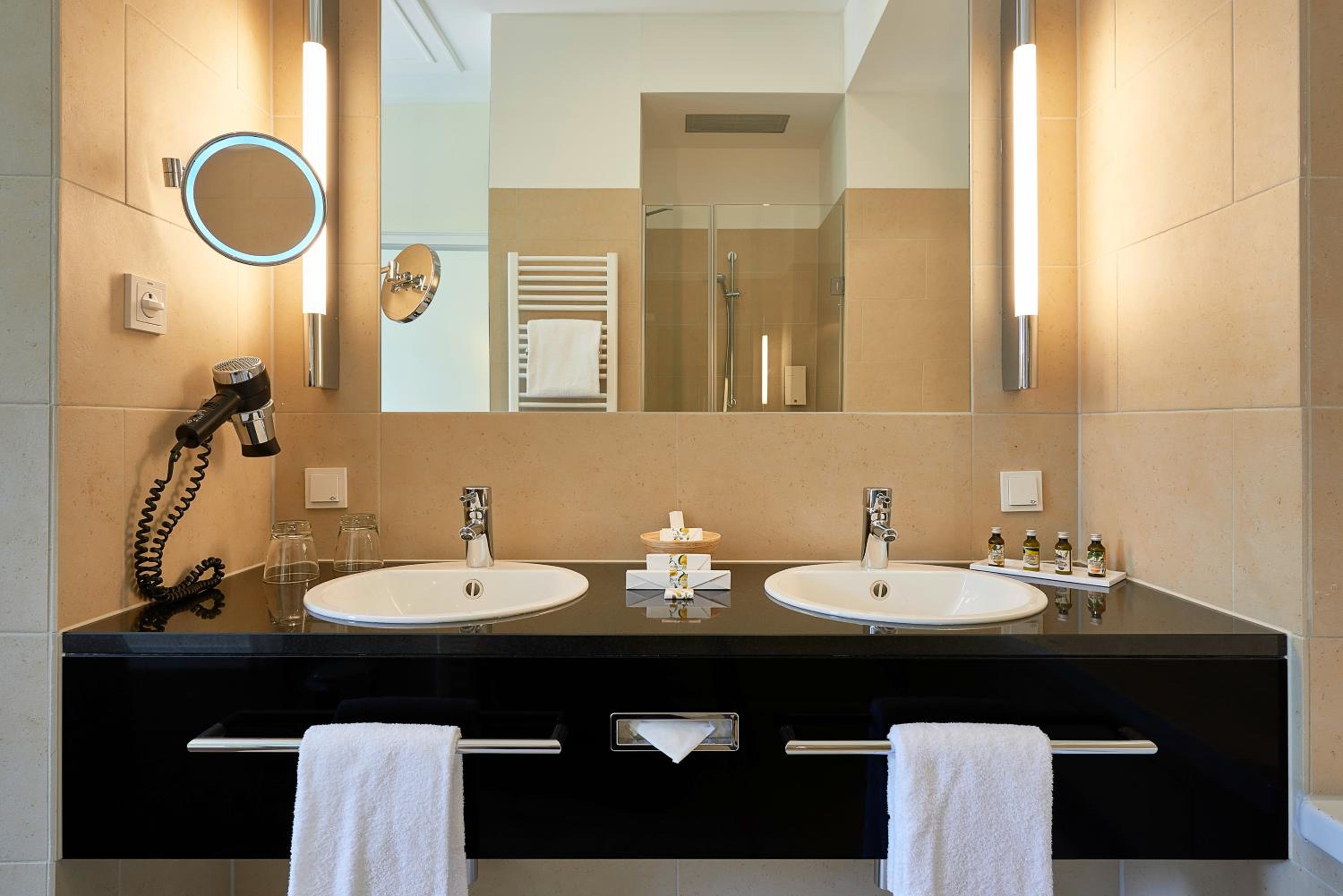Deluxe Junior Suite - River Side photo 3