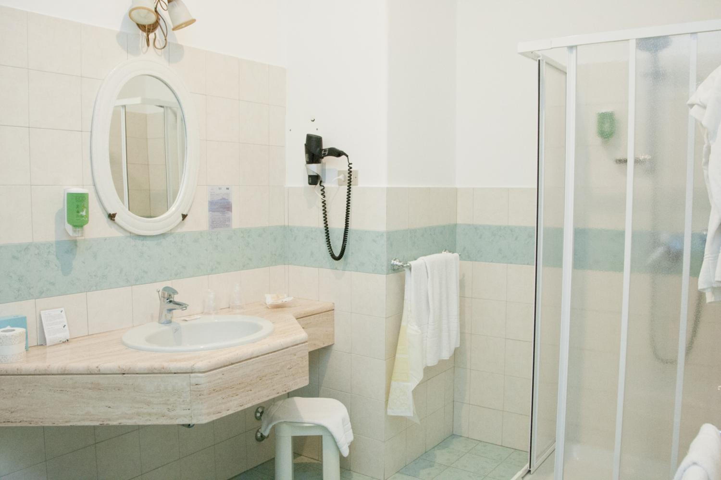 Standard Triple Room - Photo 5