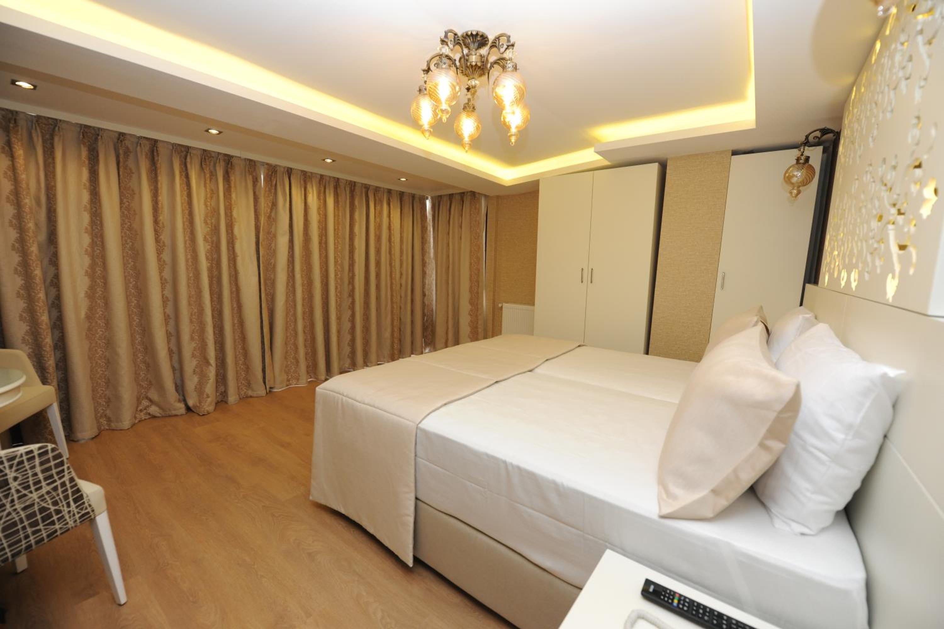 Superior Double or Twin Room with Balcony photo 2