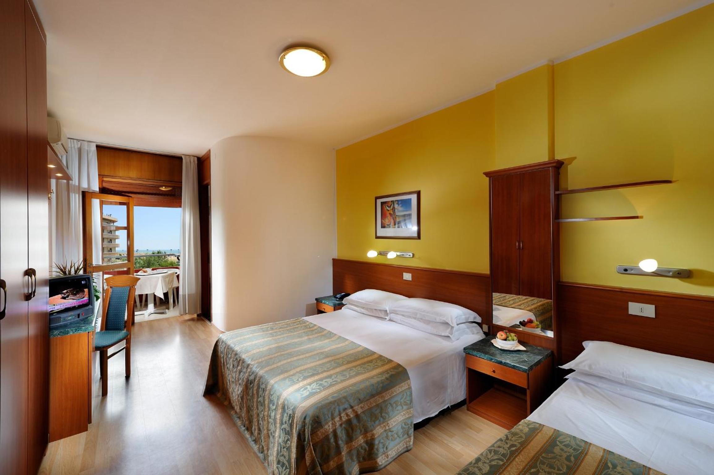 Comfort Triple Room - Photo 12