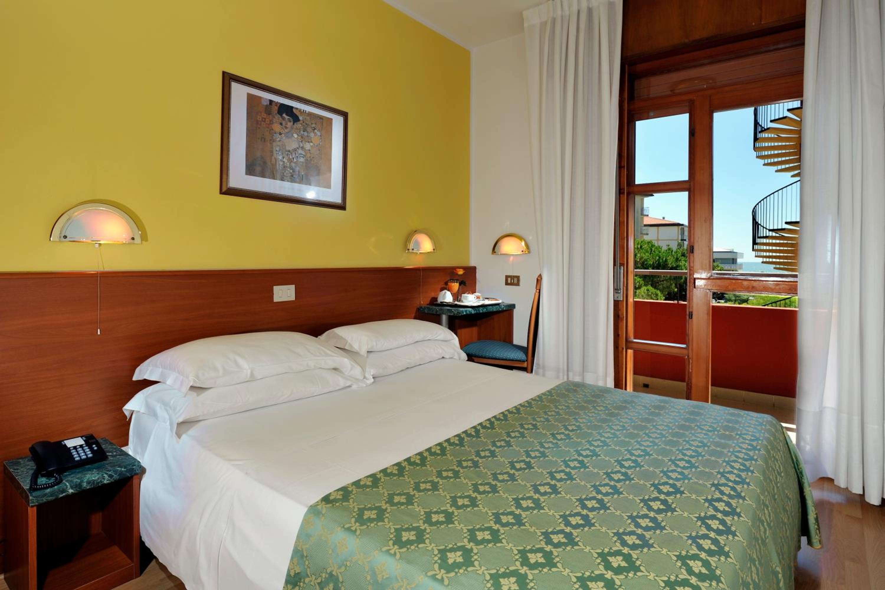 Two-Bedroom Suite - Photo 4