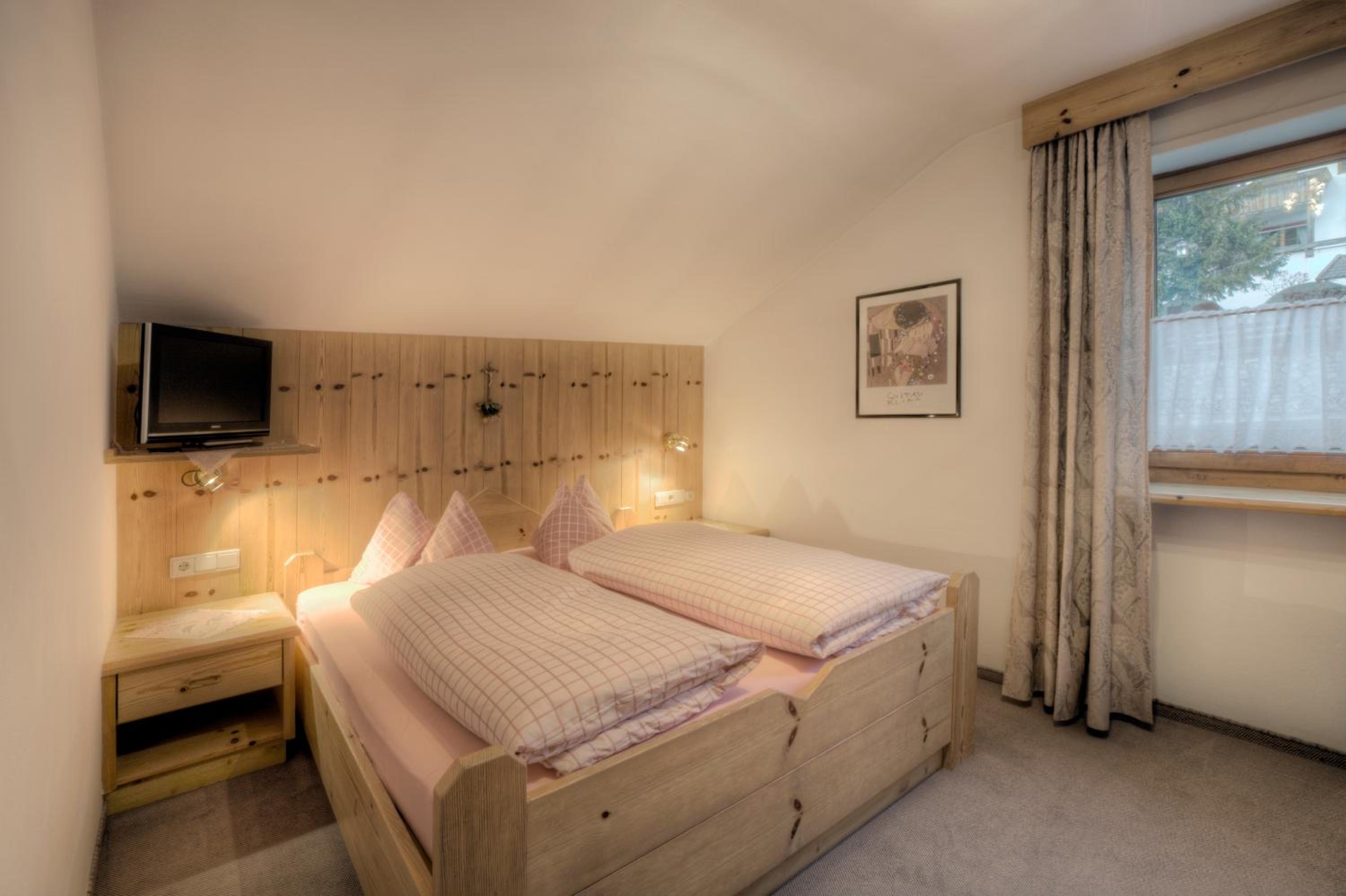 Two-Bedroom Apartment Ground Floor (4 Adults)