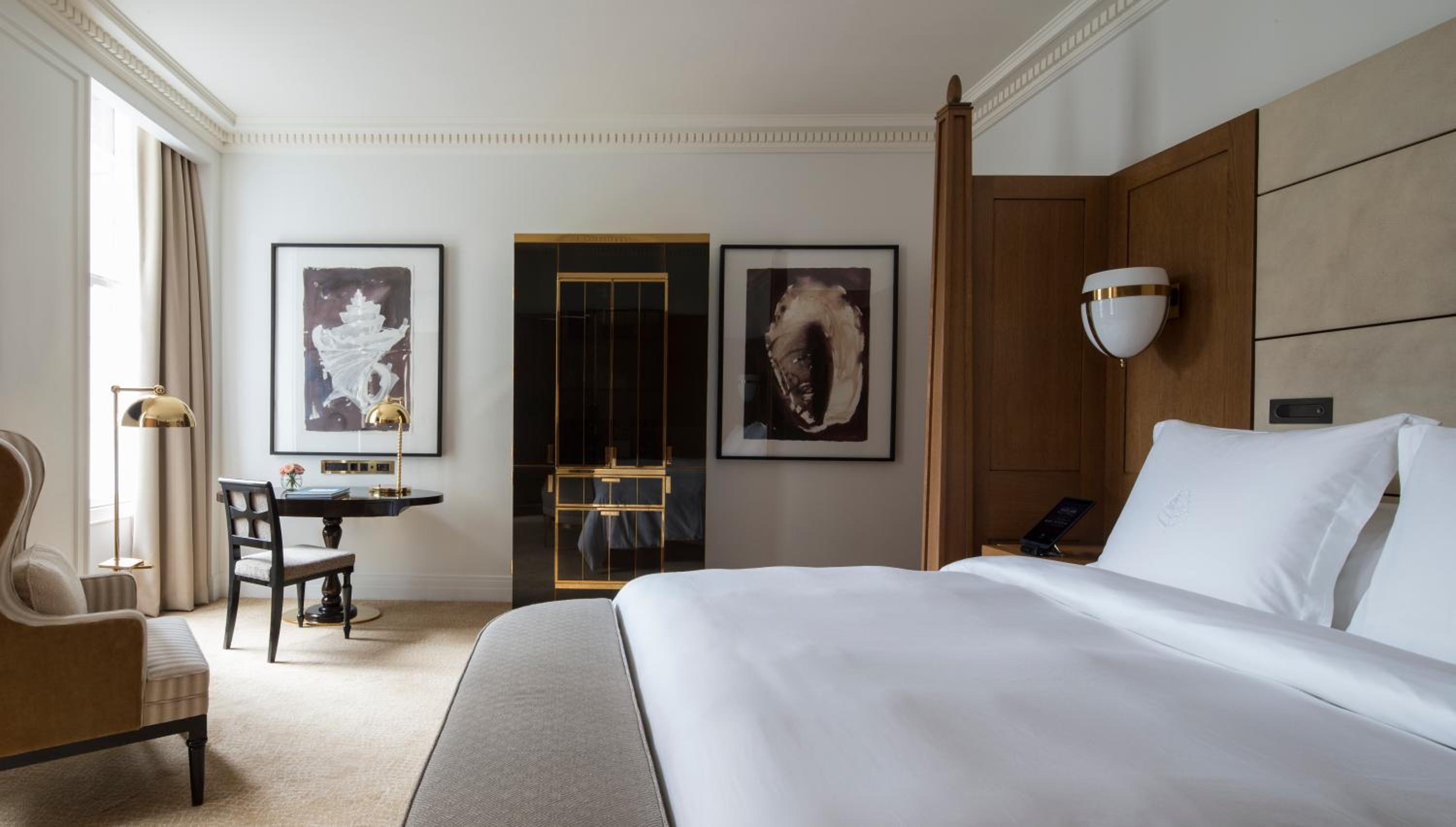 Premier King Room with One King Bed (Non Smoking) photo 1