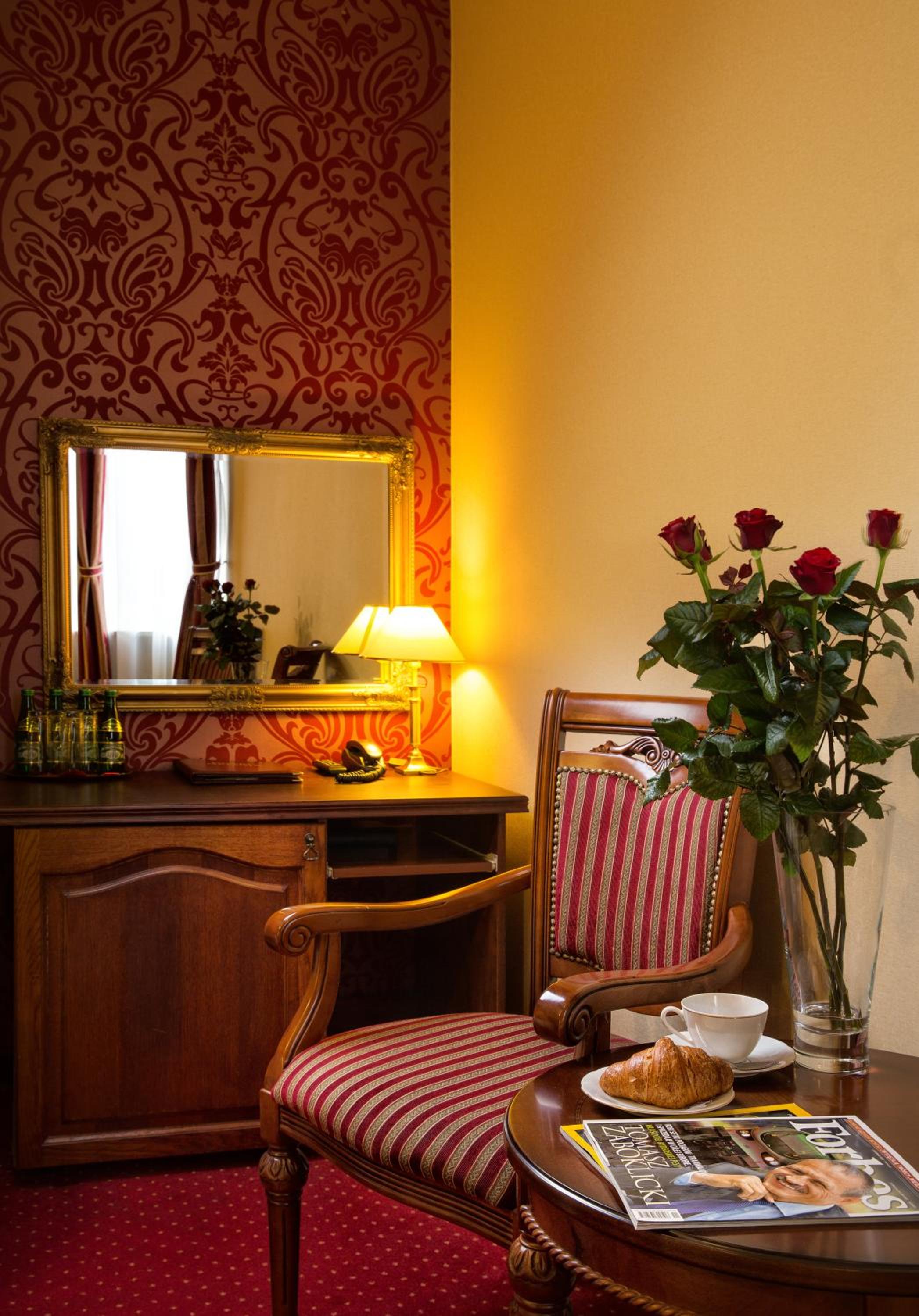 Deluxe Double Room - Photo 13