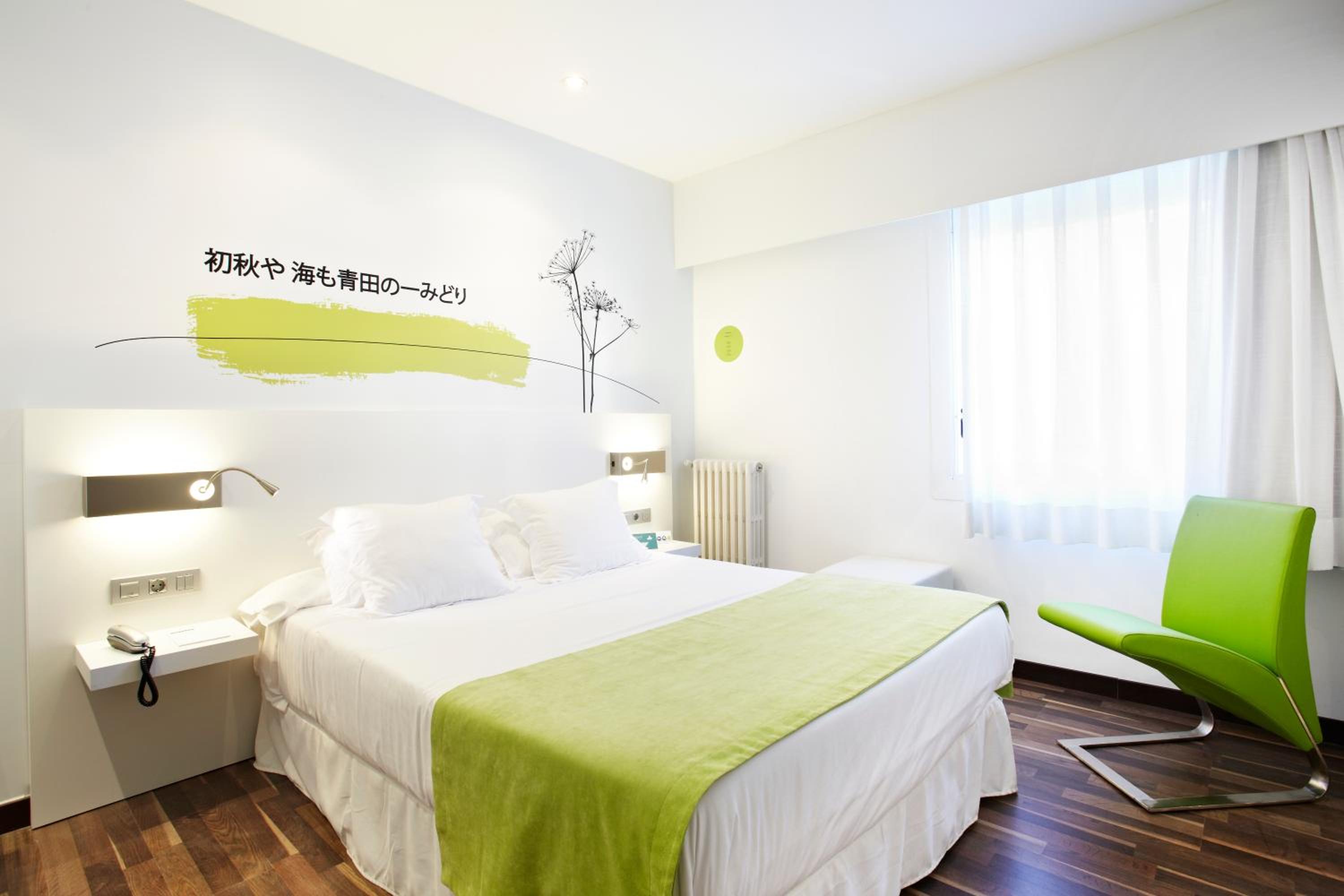 Double or Twin Room thumbnail 5