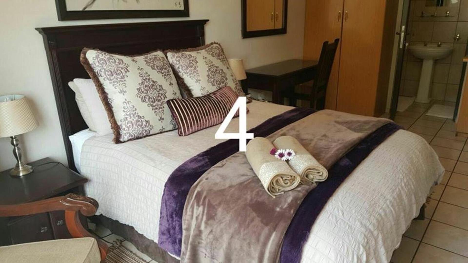 Double Room - Photo 4