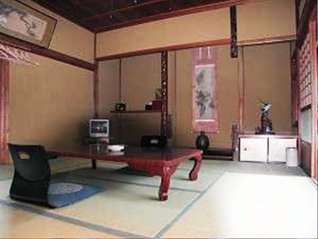 Japanese-Style Room with Shared Bathroom photo 3