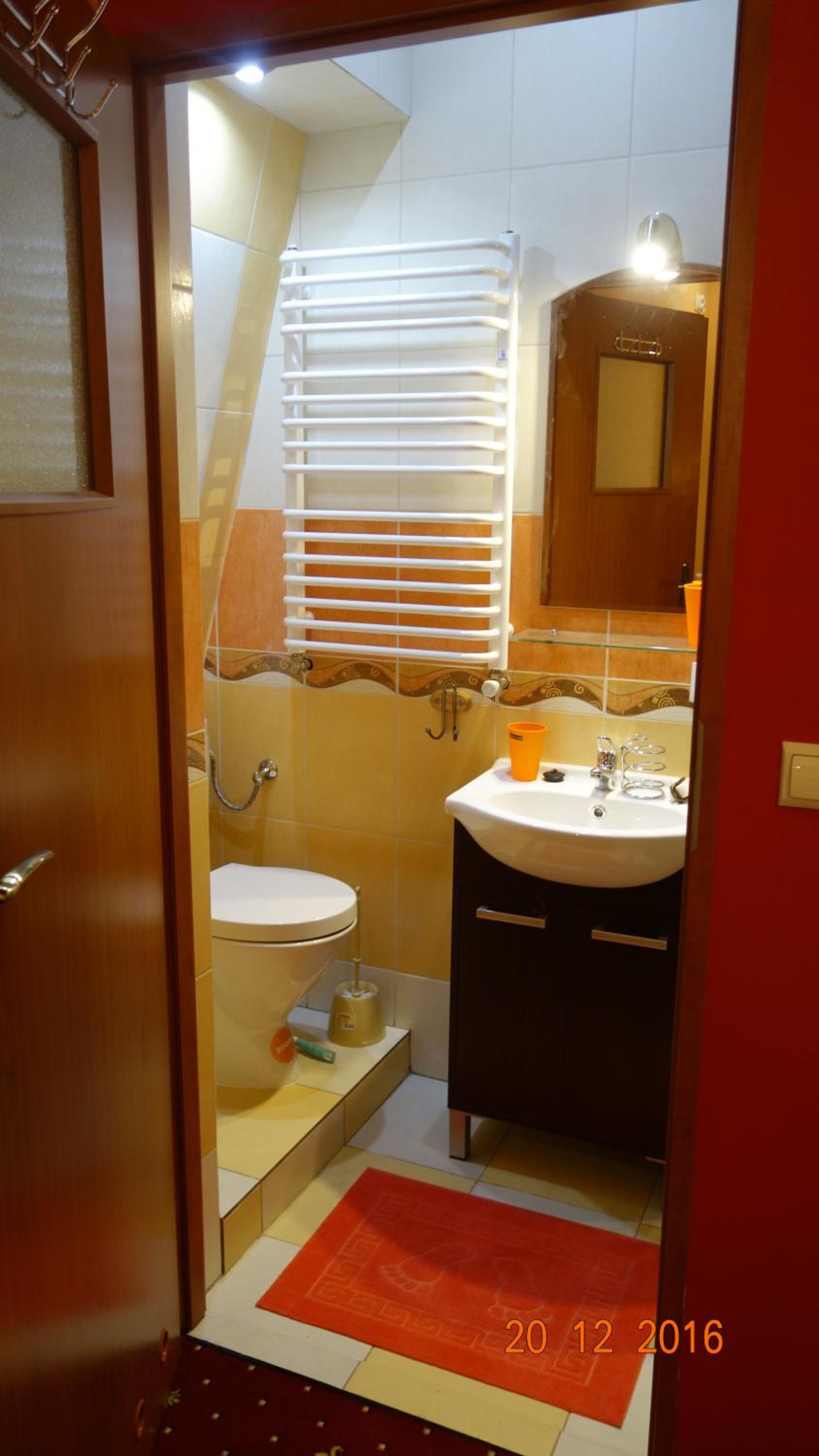 Double or Twin Room with Balcony and Private Bathroom - Photo 11