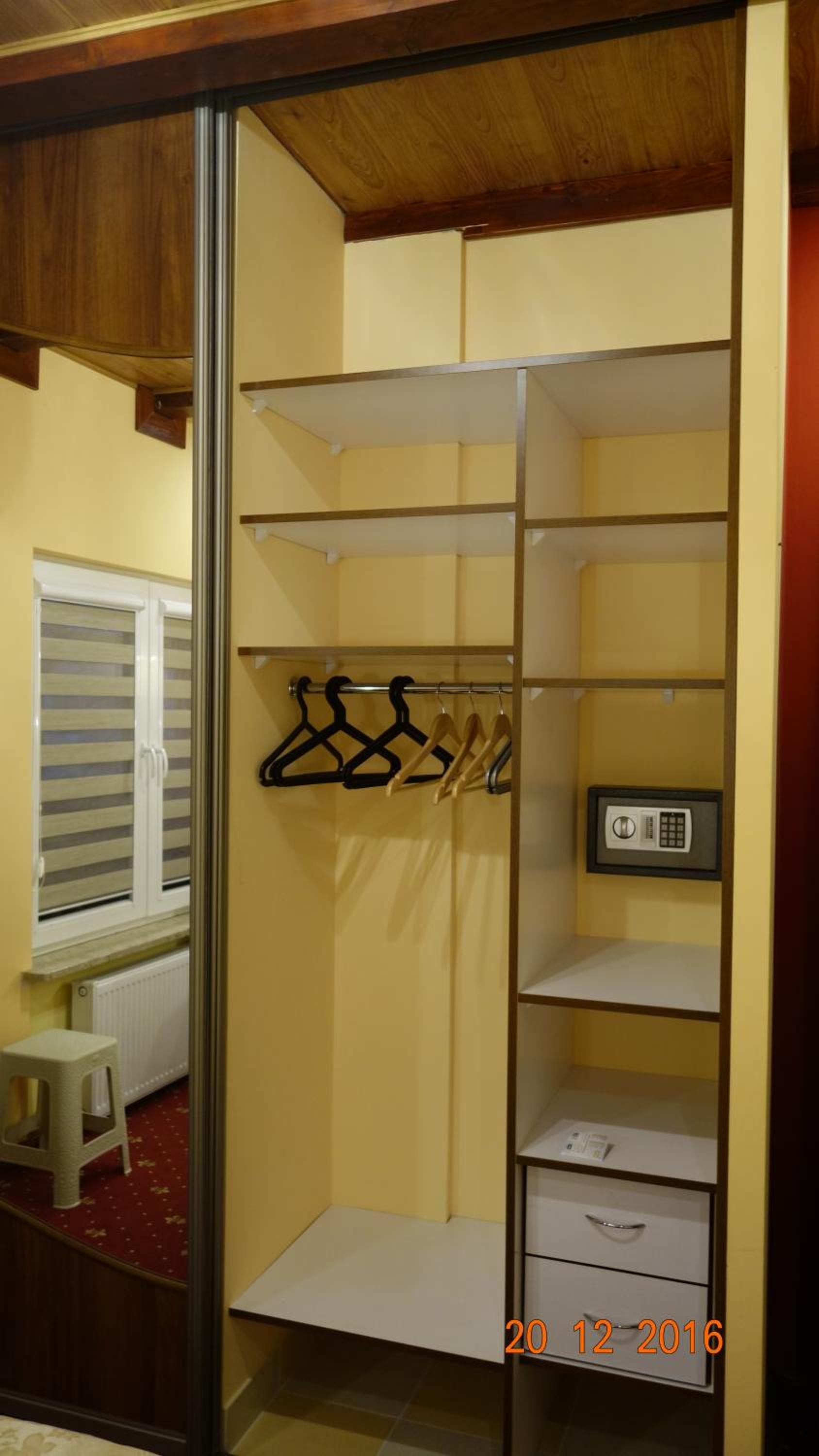 Double Room with Private Bathroom - Photo 6