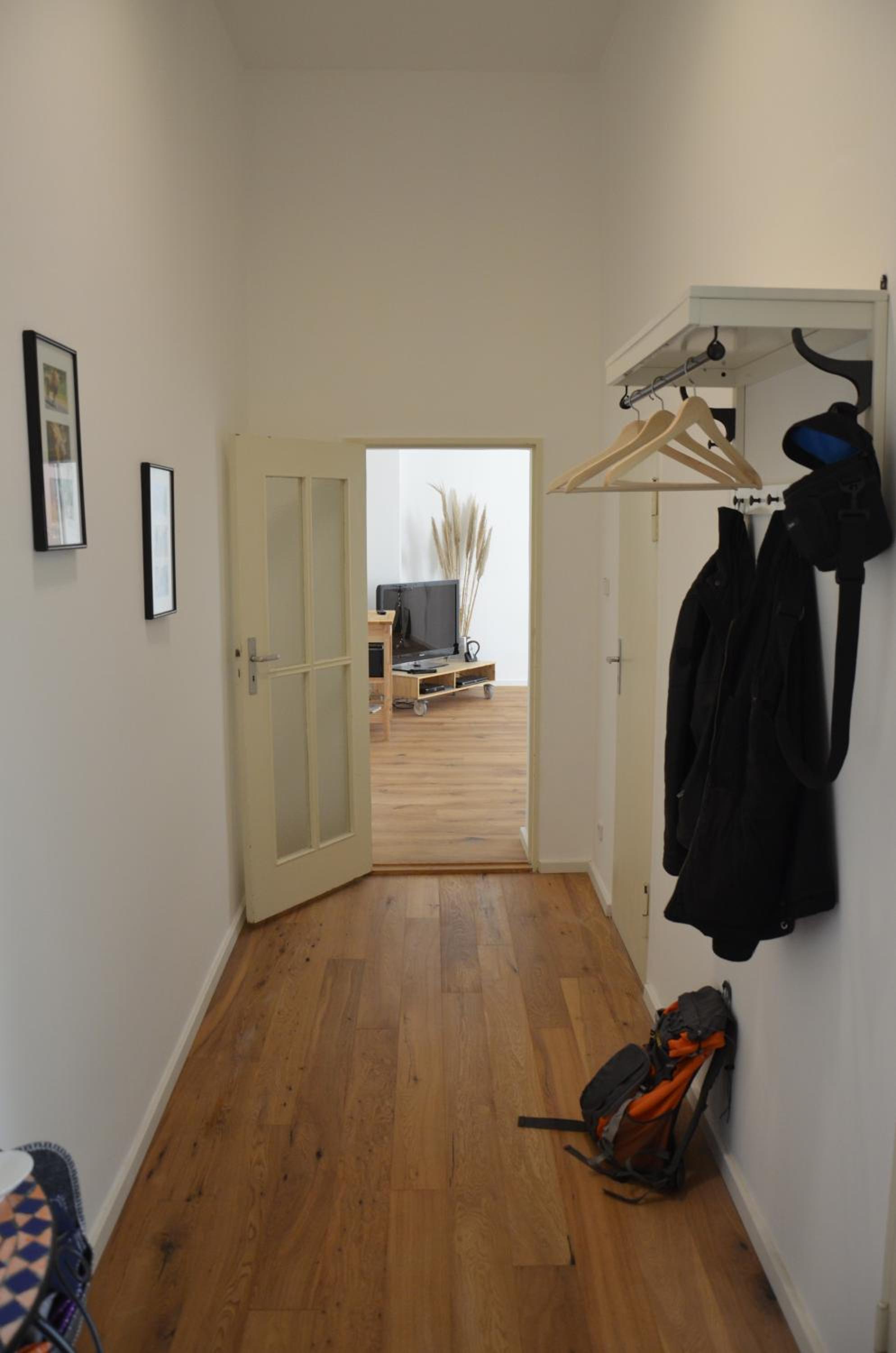 One-Bedroom Apartment photo 1