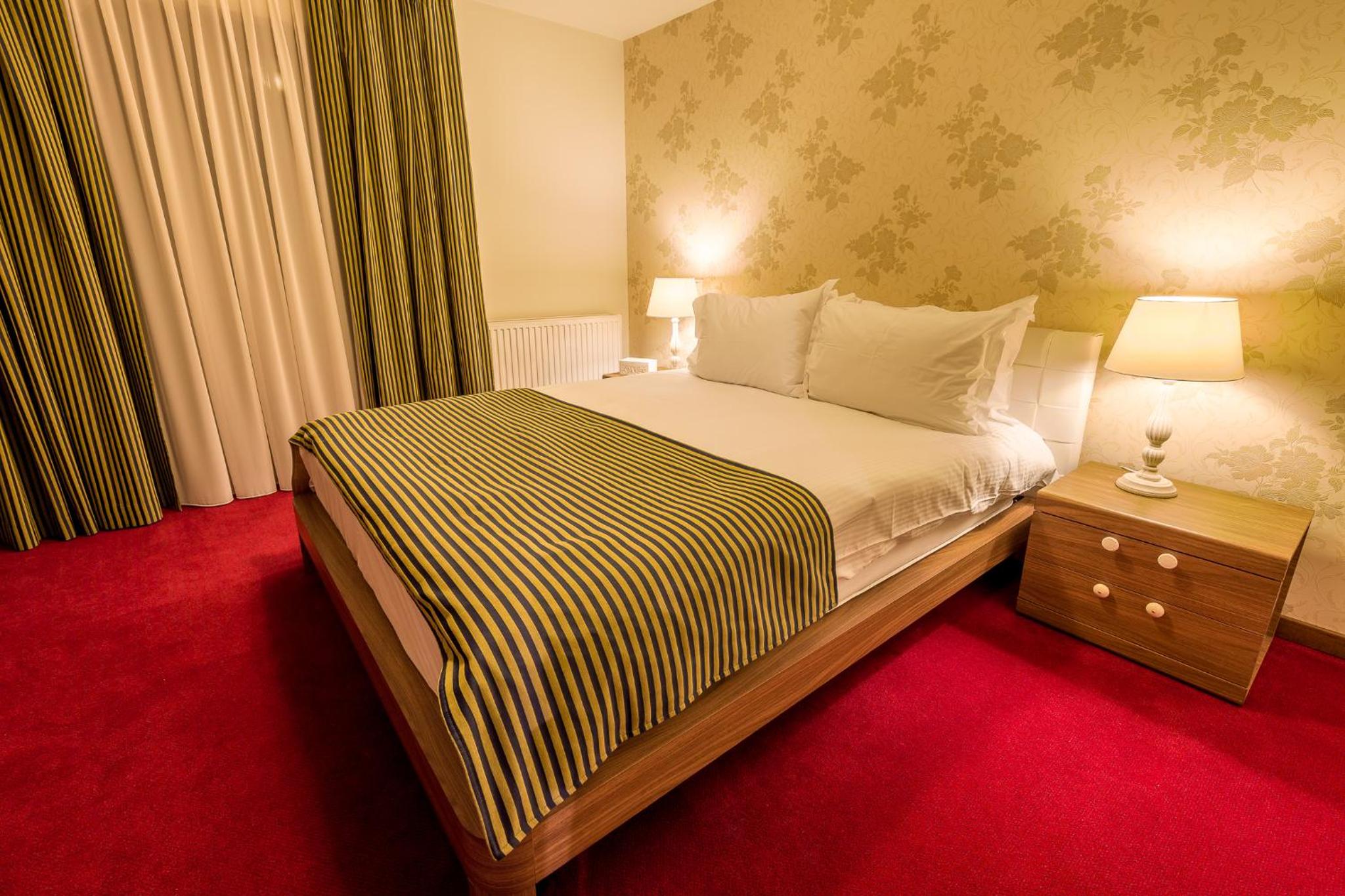 Romantic Suite with Spa access - Photo 2