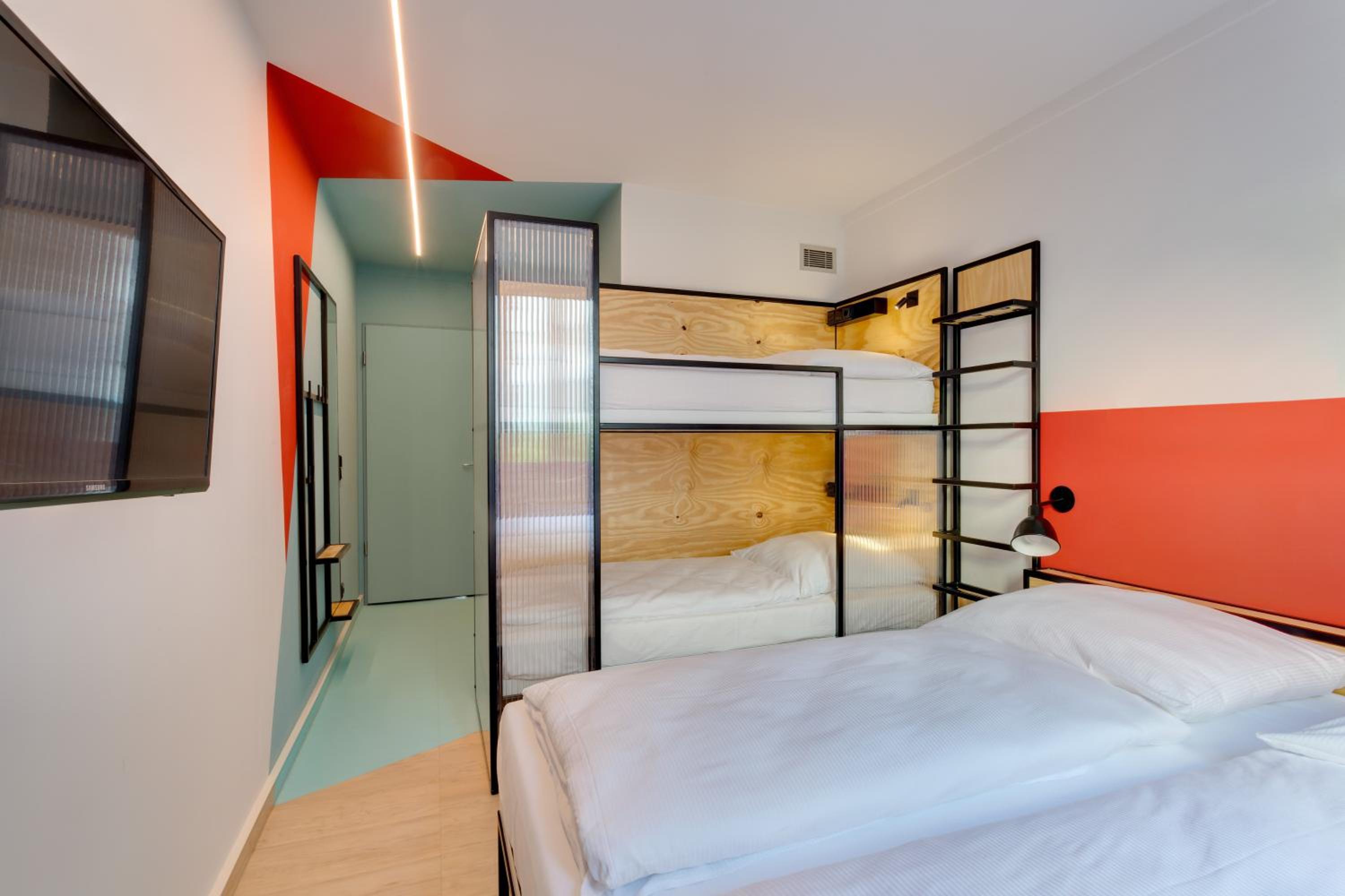 Bed in 4-Bed Dormitory Room photo 2