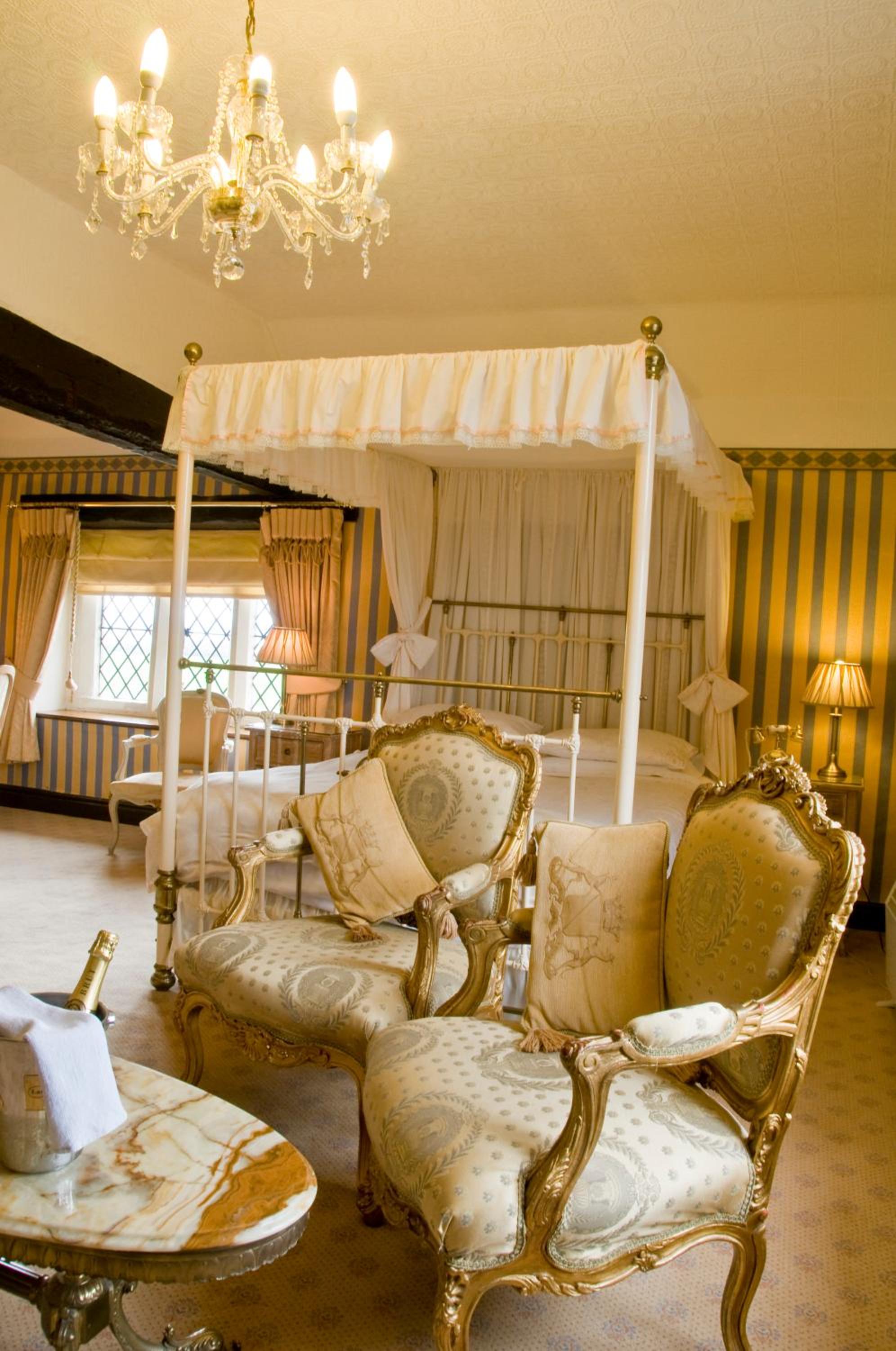 Deluxe Suite - Photo 10