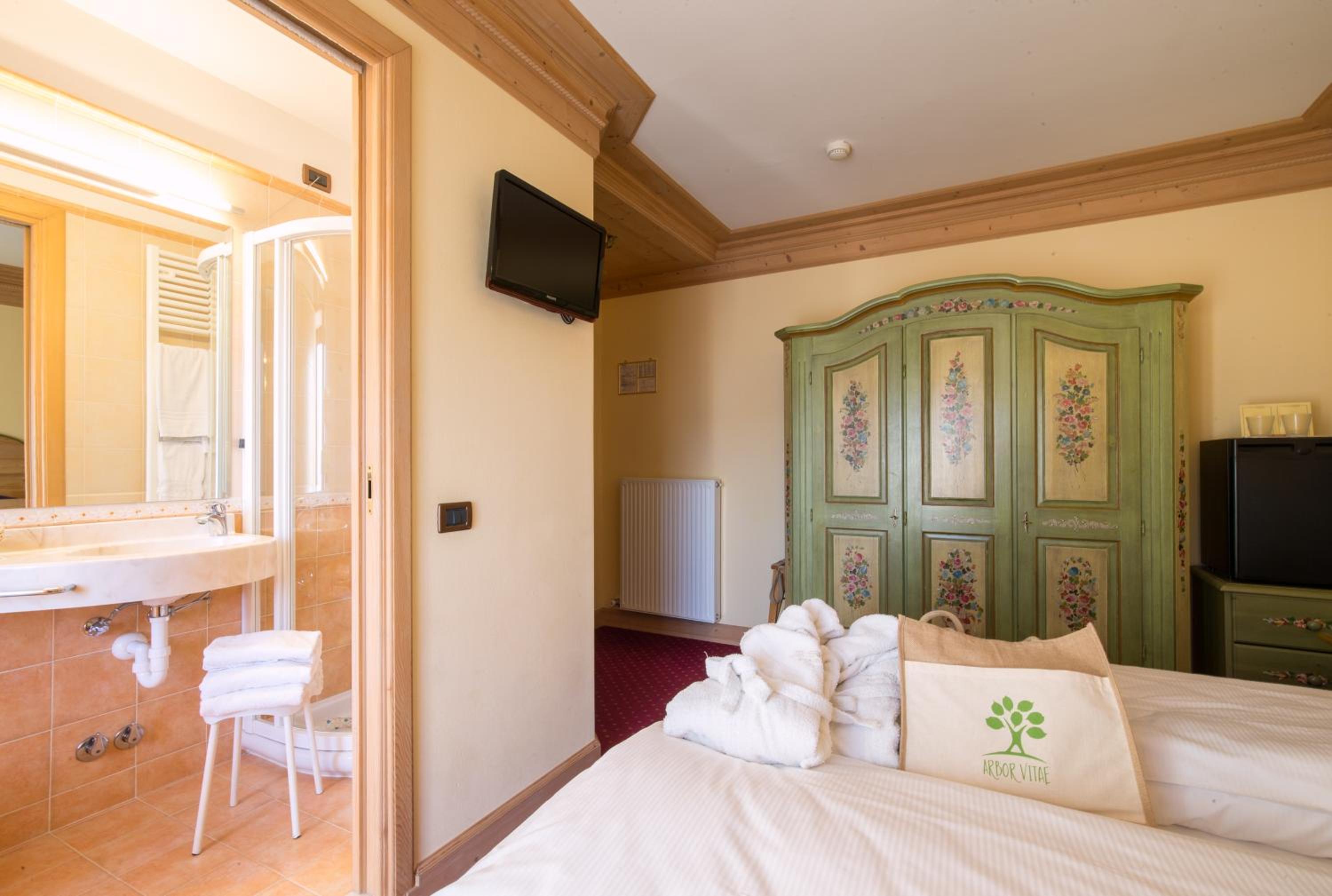 Standard Double or Twin Room photo 3