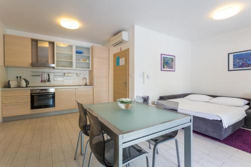 One-Bedroom Apartment with Terrace and Street View