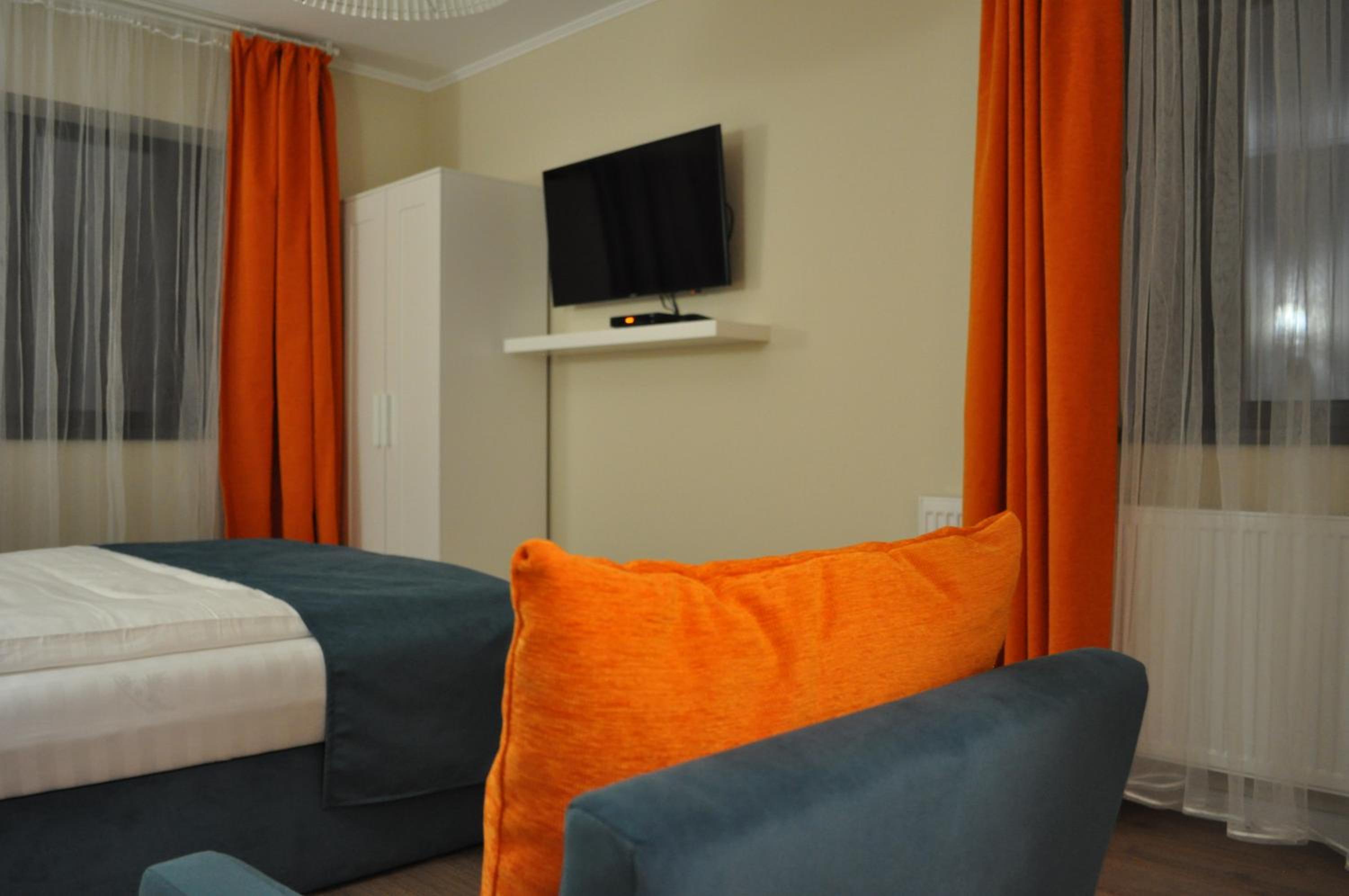 Suite with Spa Access photo 3