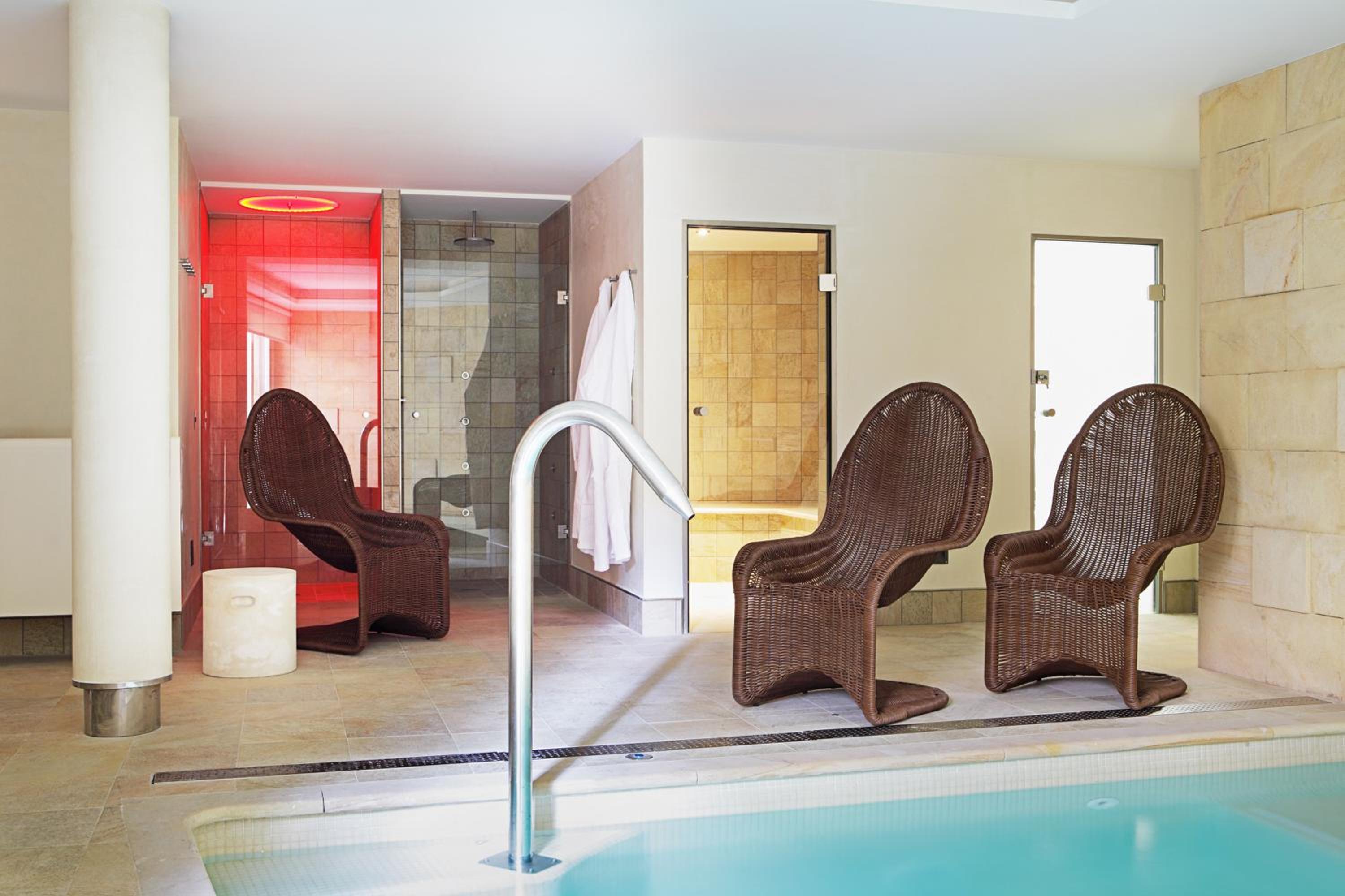 Suite with Spa Access photo 3