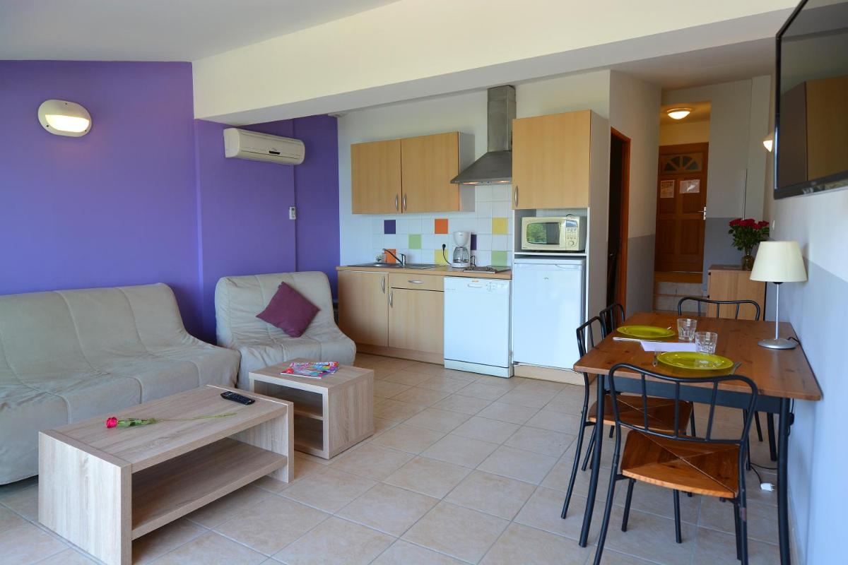 One-Bedroom Apartment with Sea View (4 Adults) photo 2