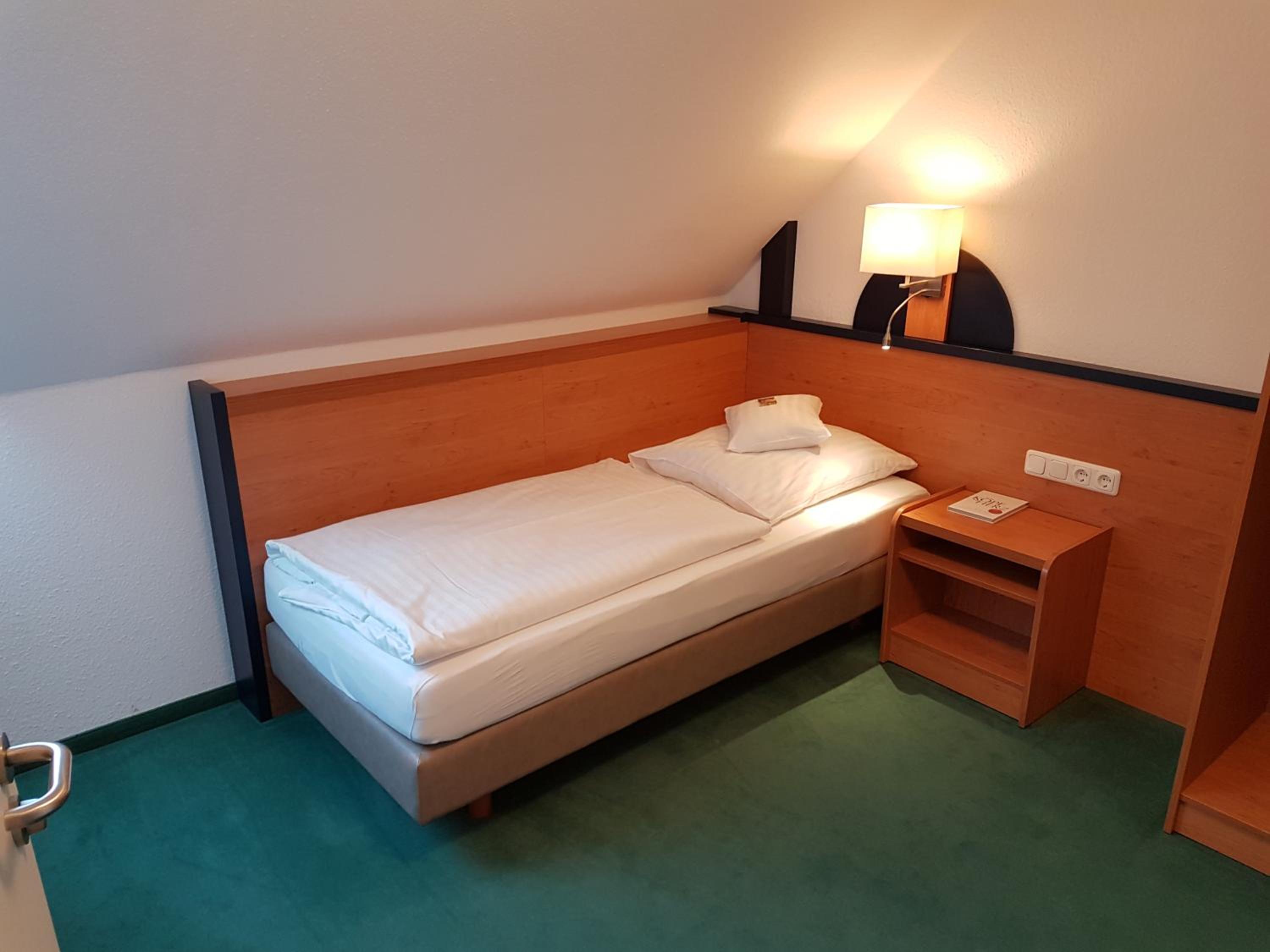 Single Room with Bathroom photo 1