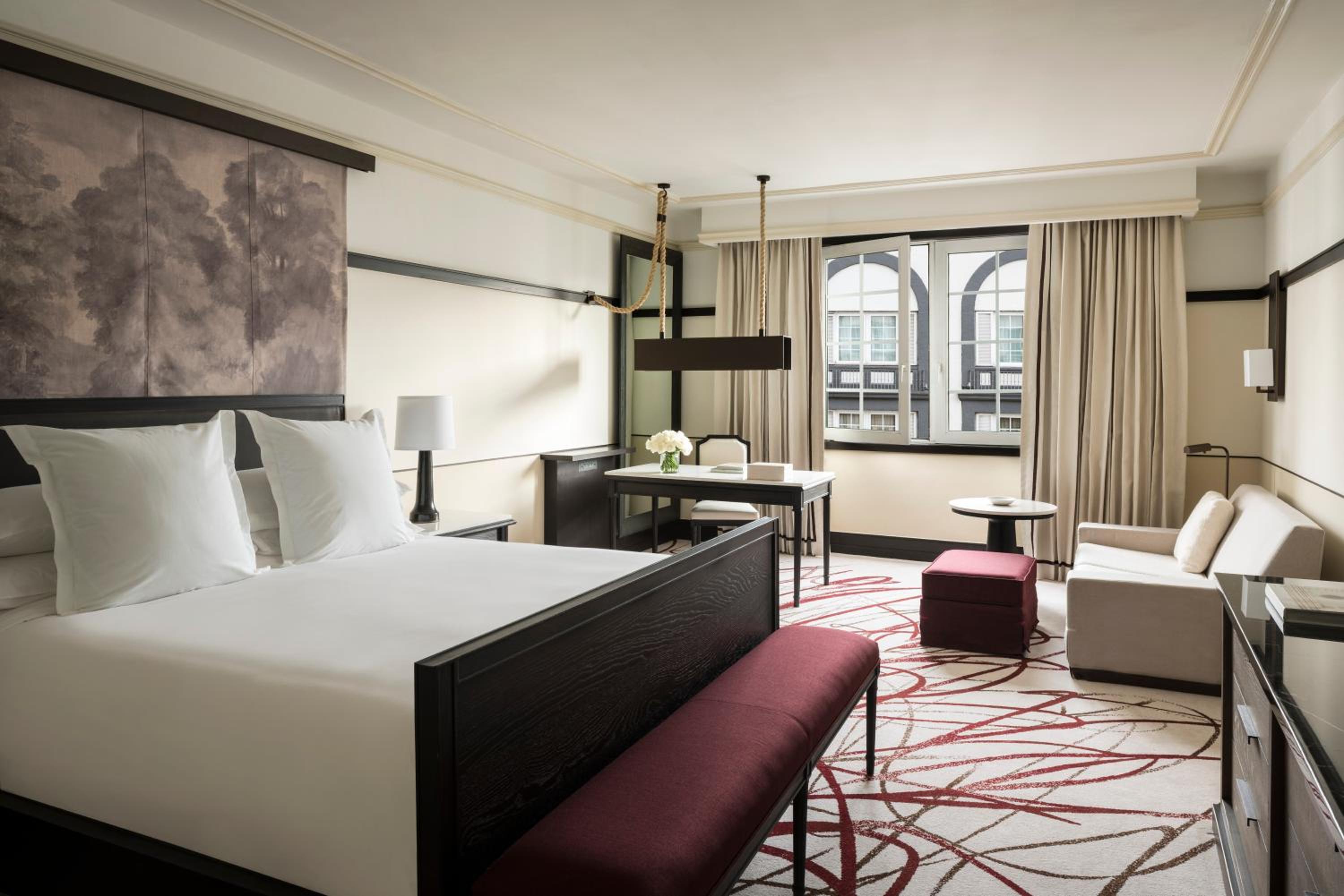 Deluxe King Room photo 1