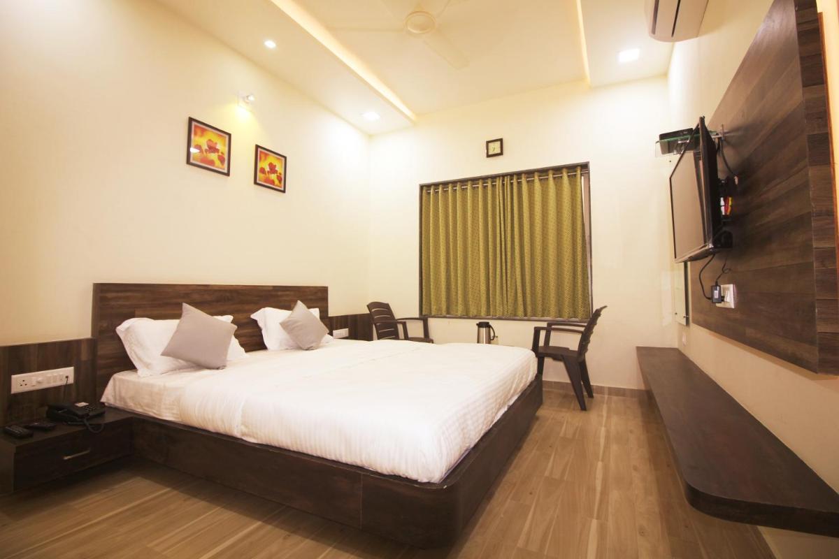 Deluxe Double Room No A/C