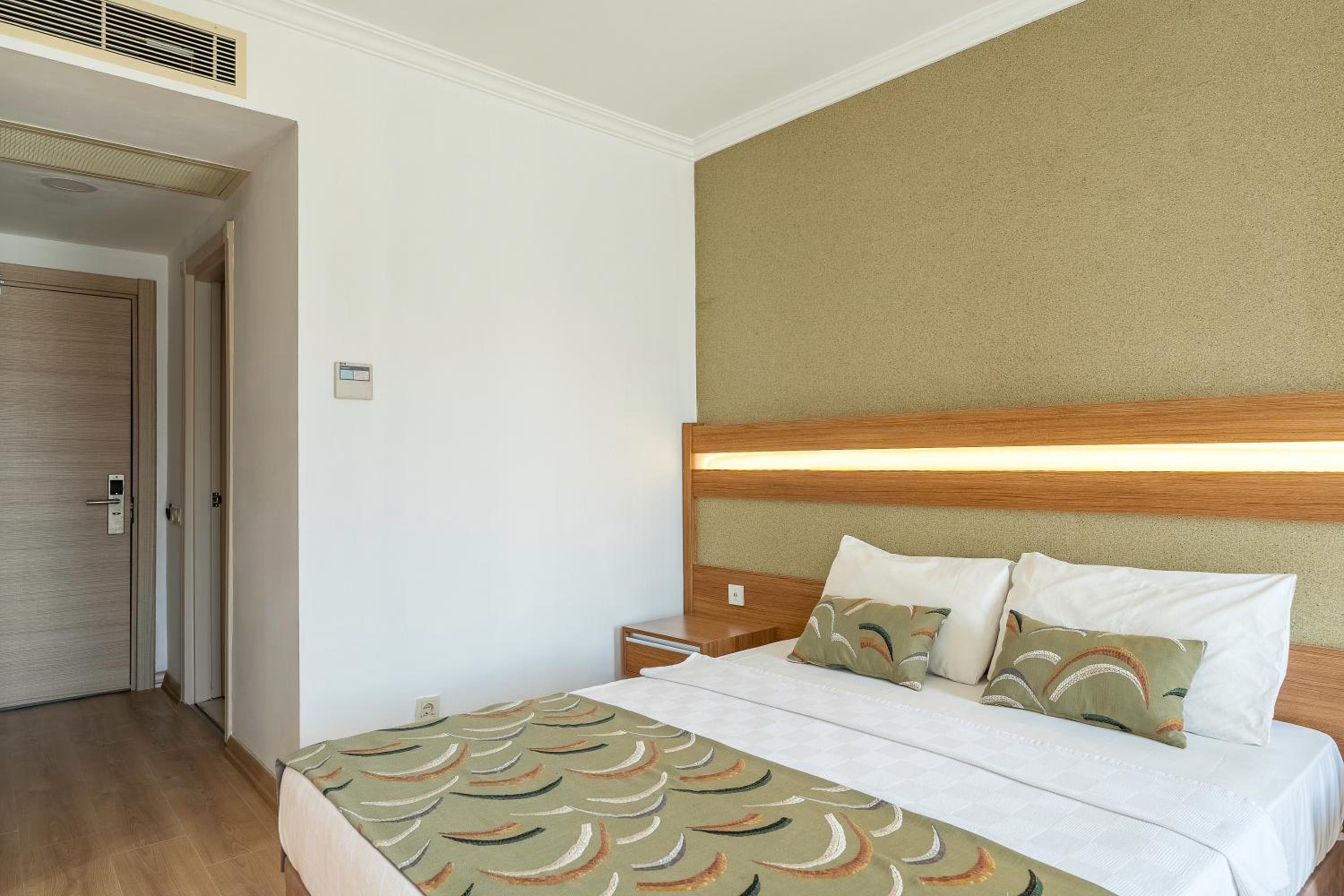 Standard Double Room, photo 6