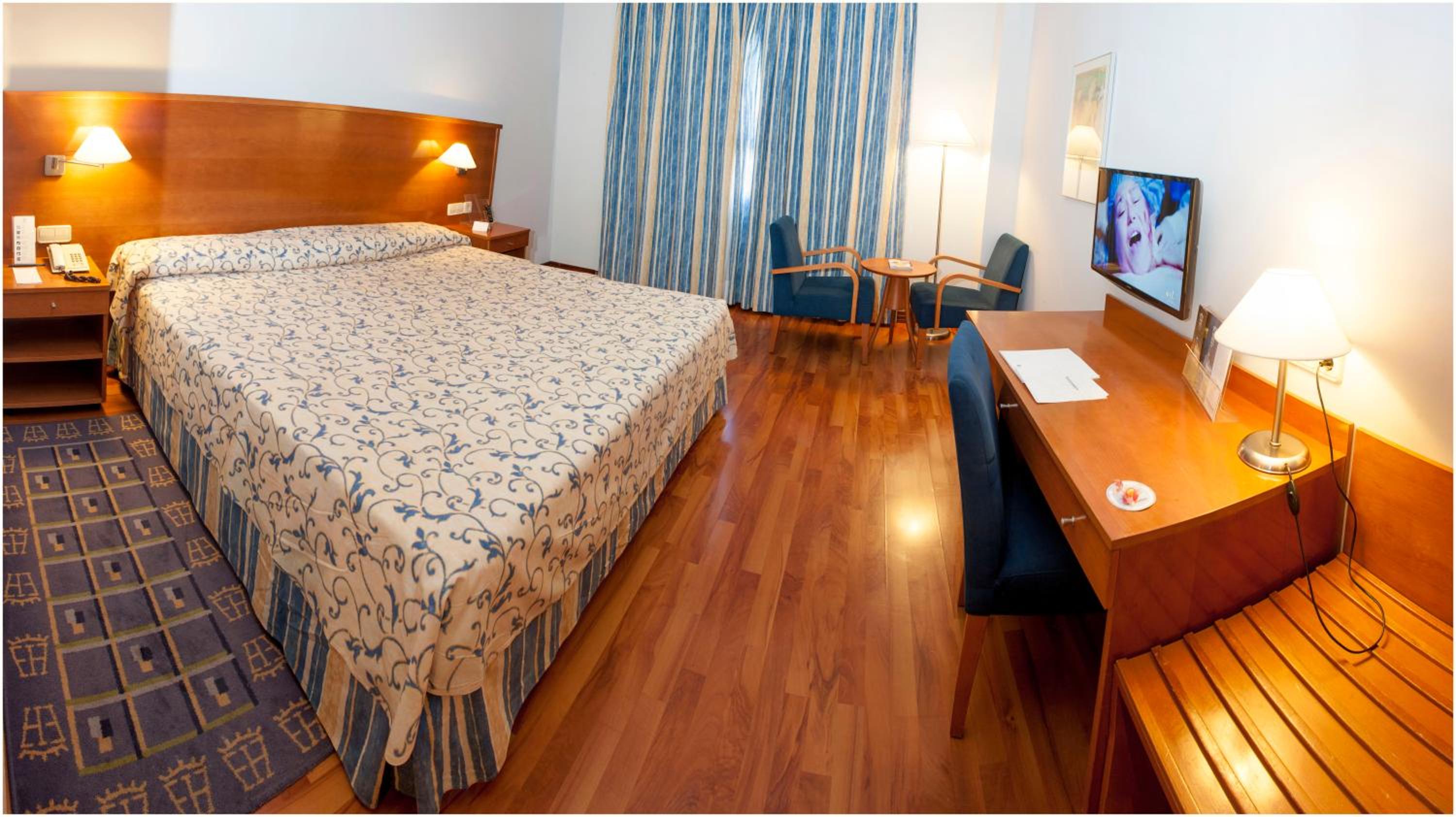 Double or Twin Room - Photo 2