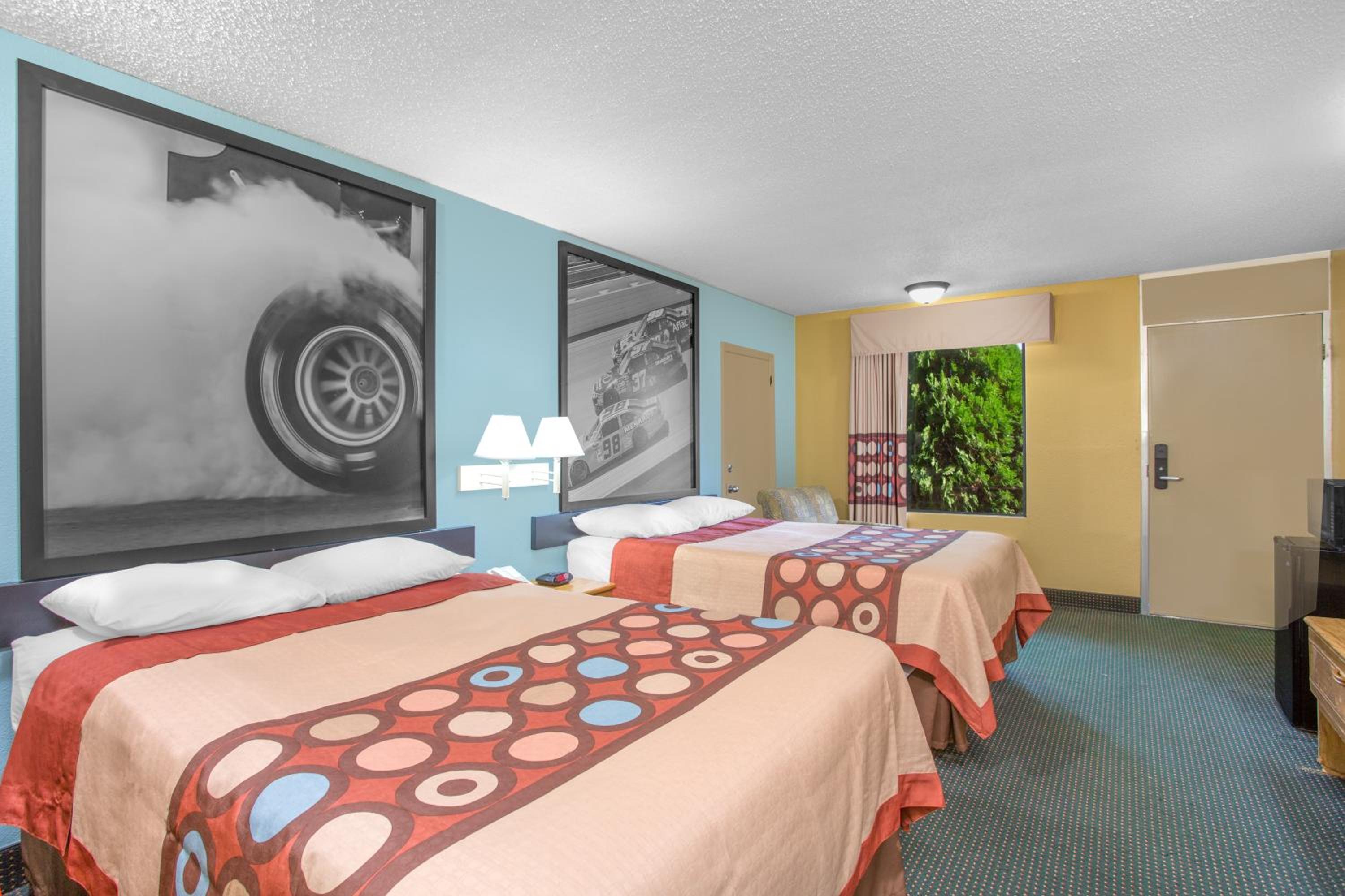 Double Room with Two Double Beds - Smoking - Photo 1