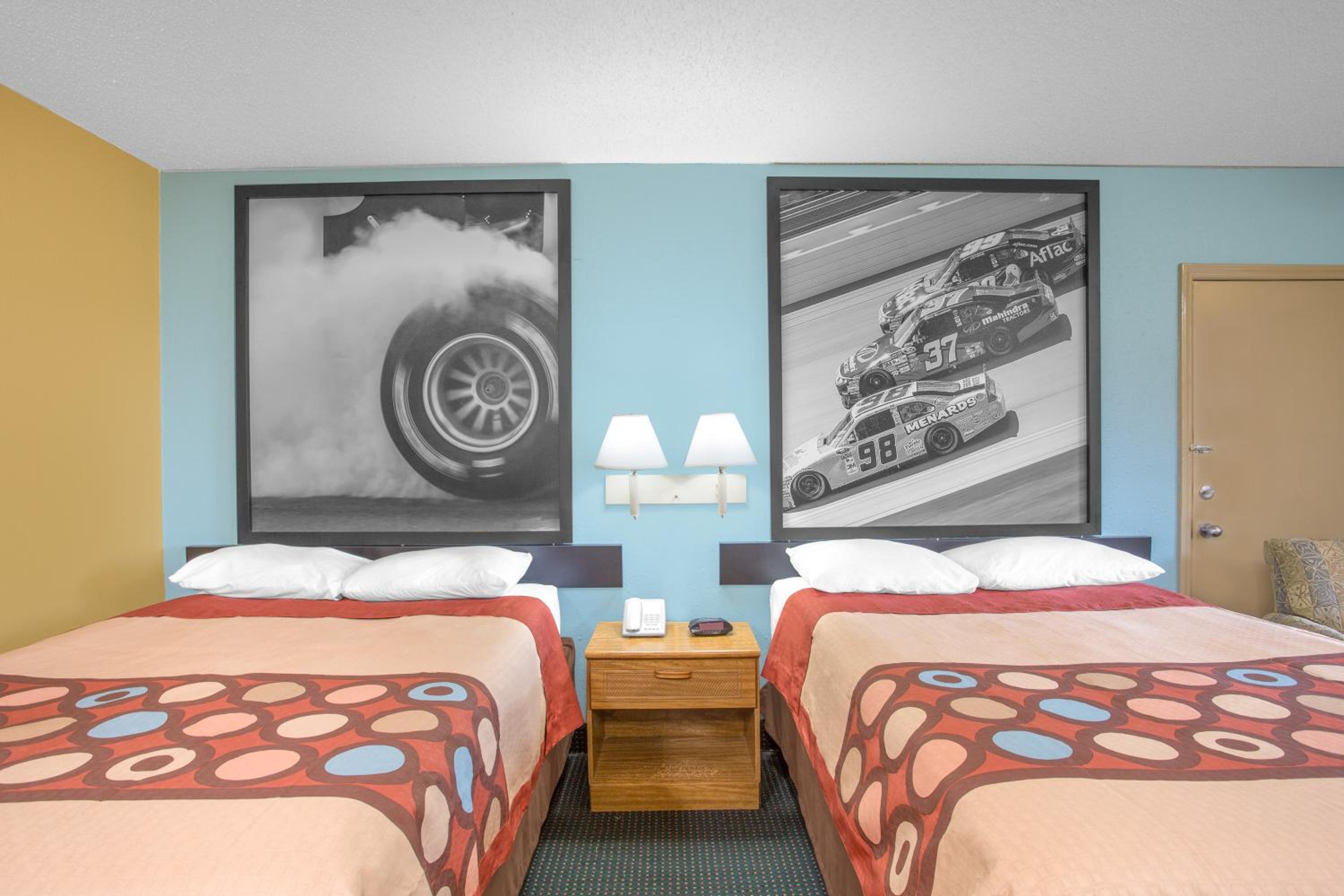 Deluxe Double Room with Two Double Beds - Non-Smoking - Photo 1