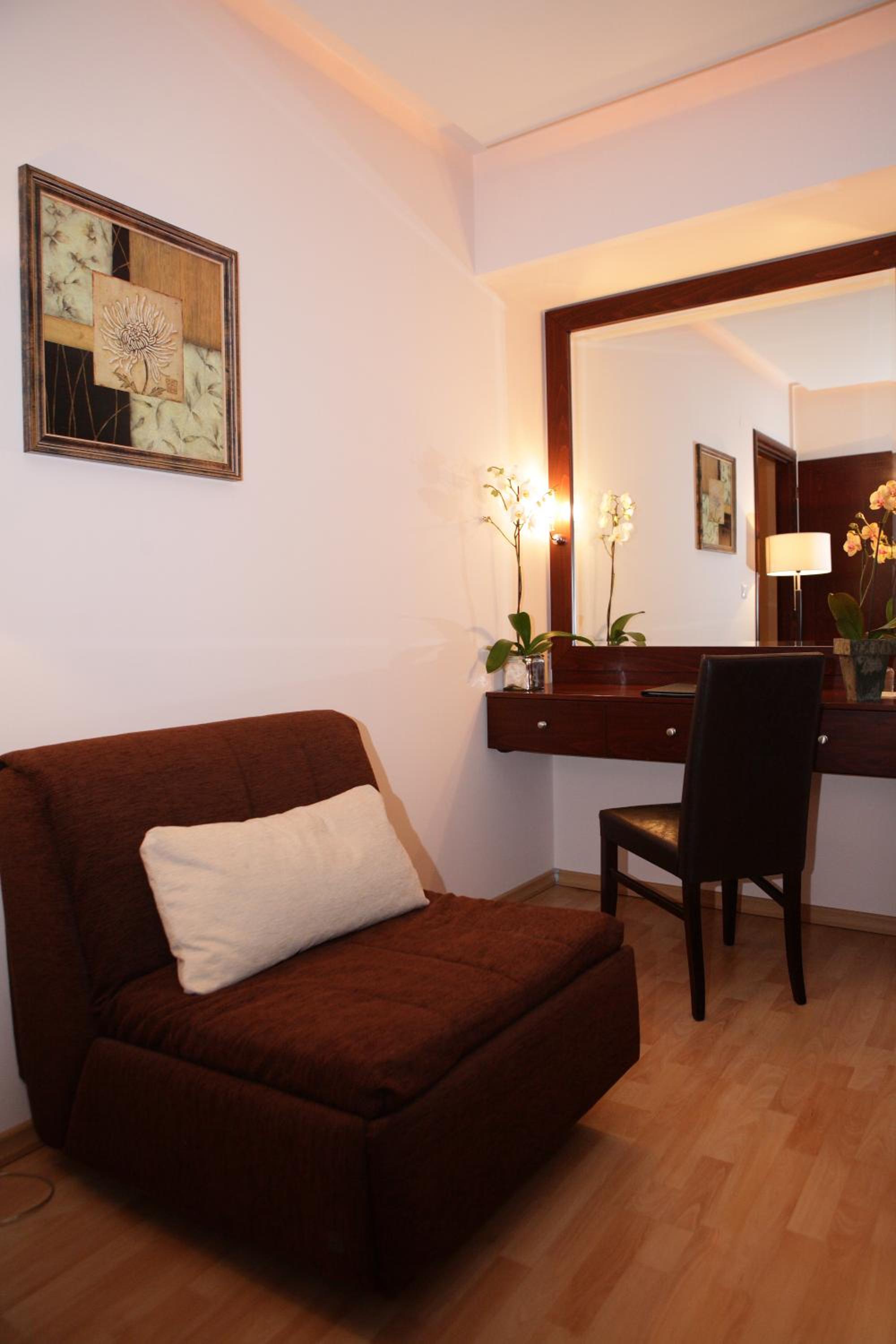 Deluxe Suite with Sea View - Photo 1