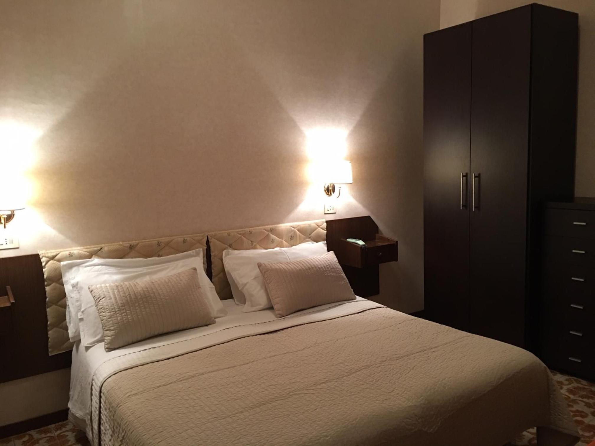 Double or Twin Room - Photo 2
