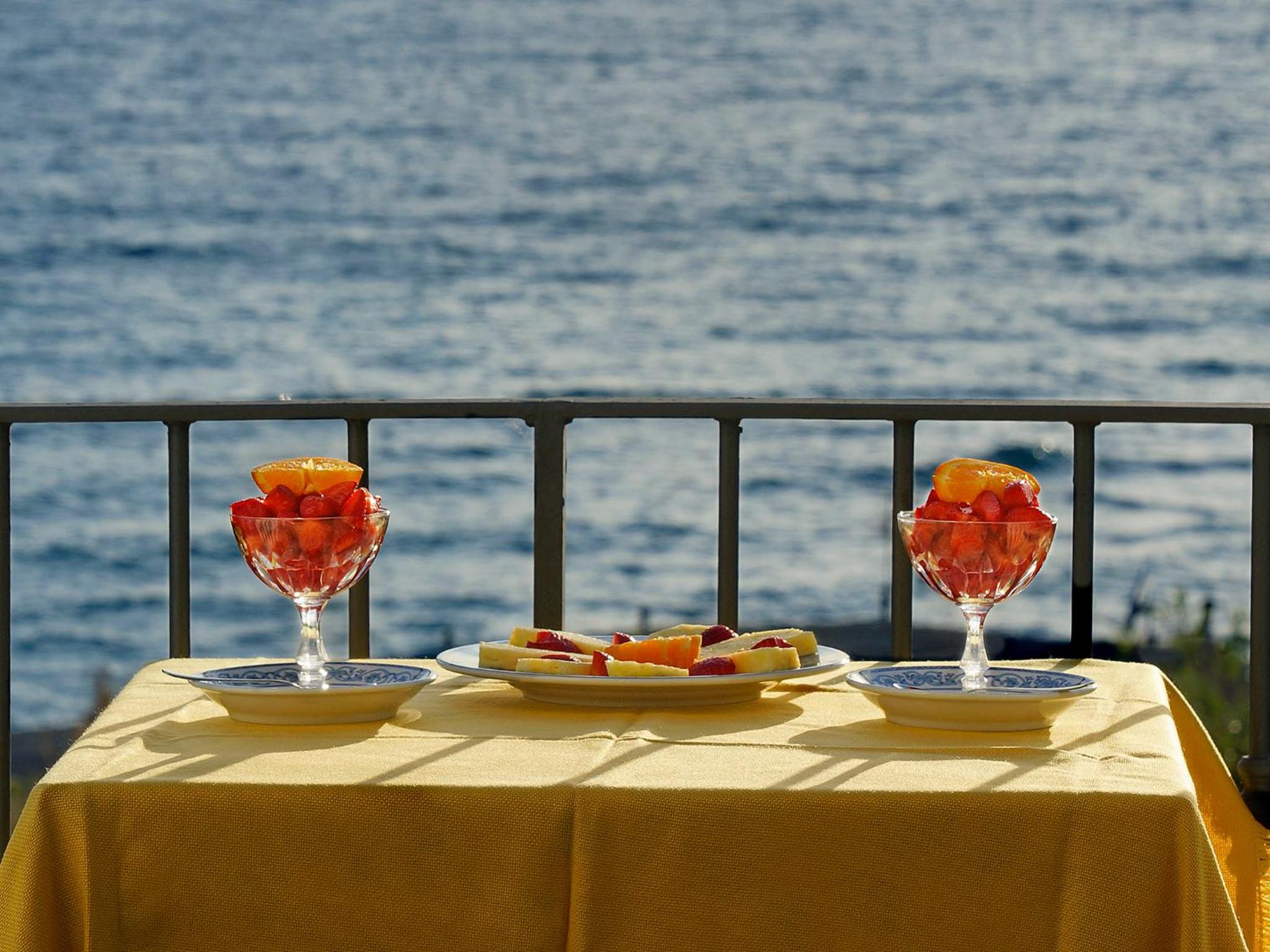 Double Room with Balcony and Sea View - Photo 6