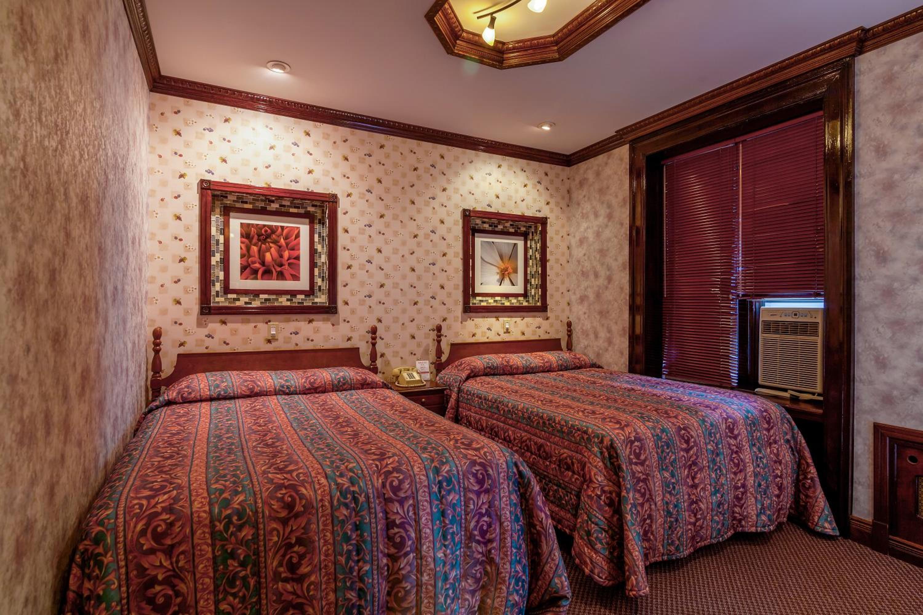 Twin Room with Shared Bathroom photo 3