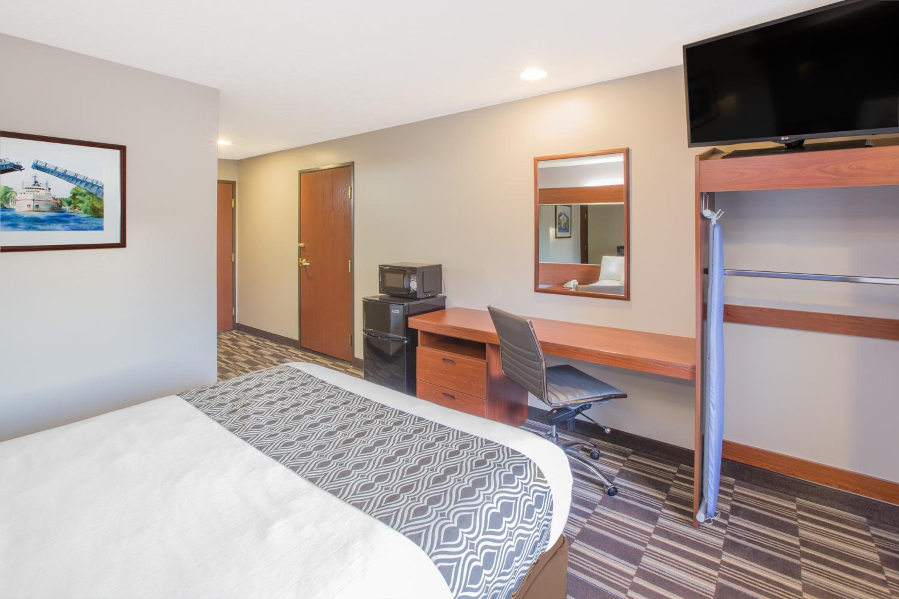 Queen Room - Disability Access - Non-Smoking - Photo 3