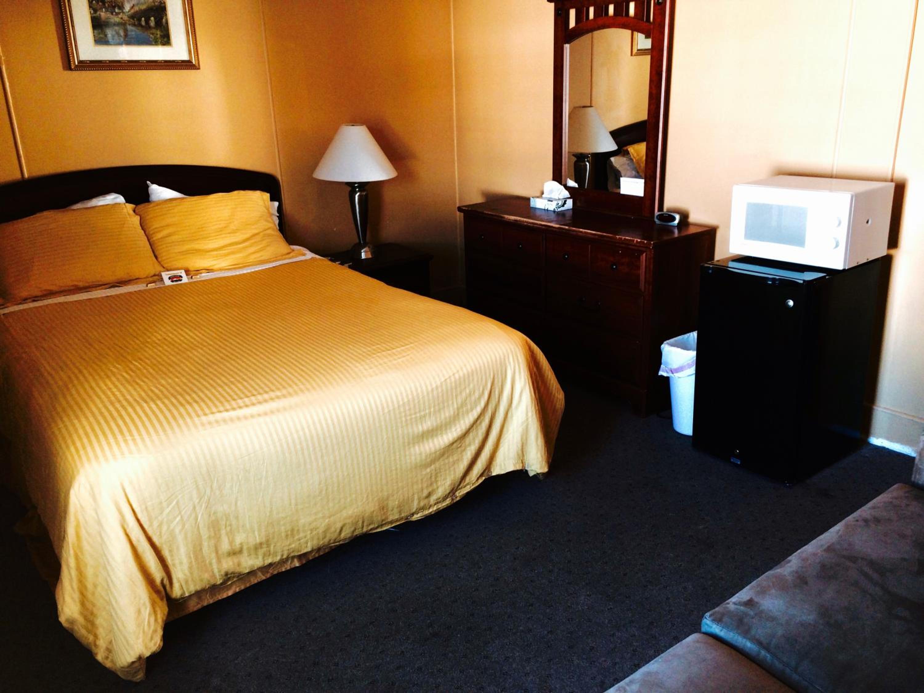 Queen Room with Sofa Bed photo 3