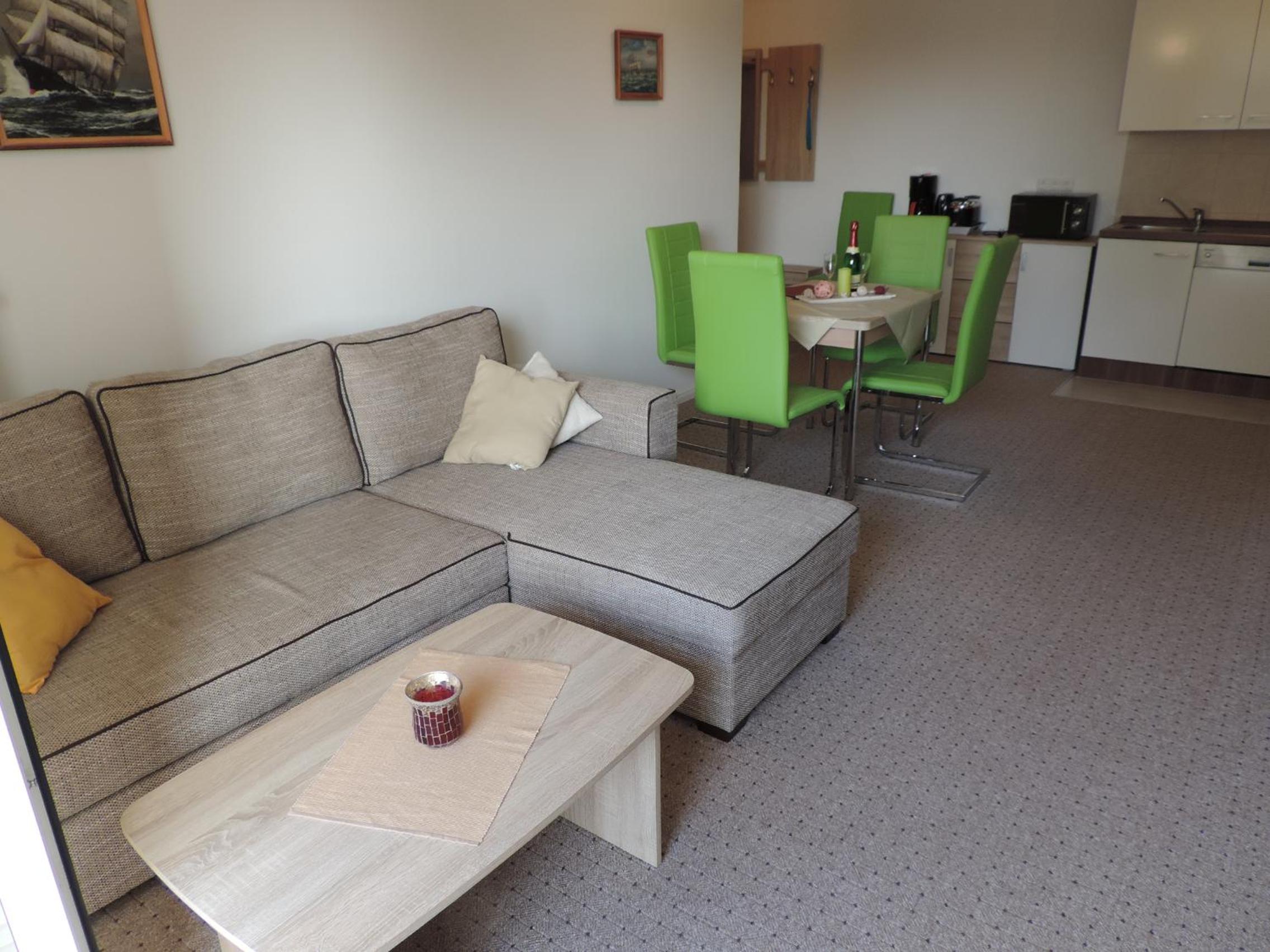 One-Bedroom Apartment - 3 - Photo 2