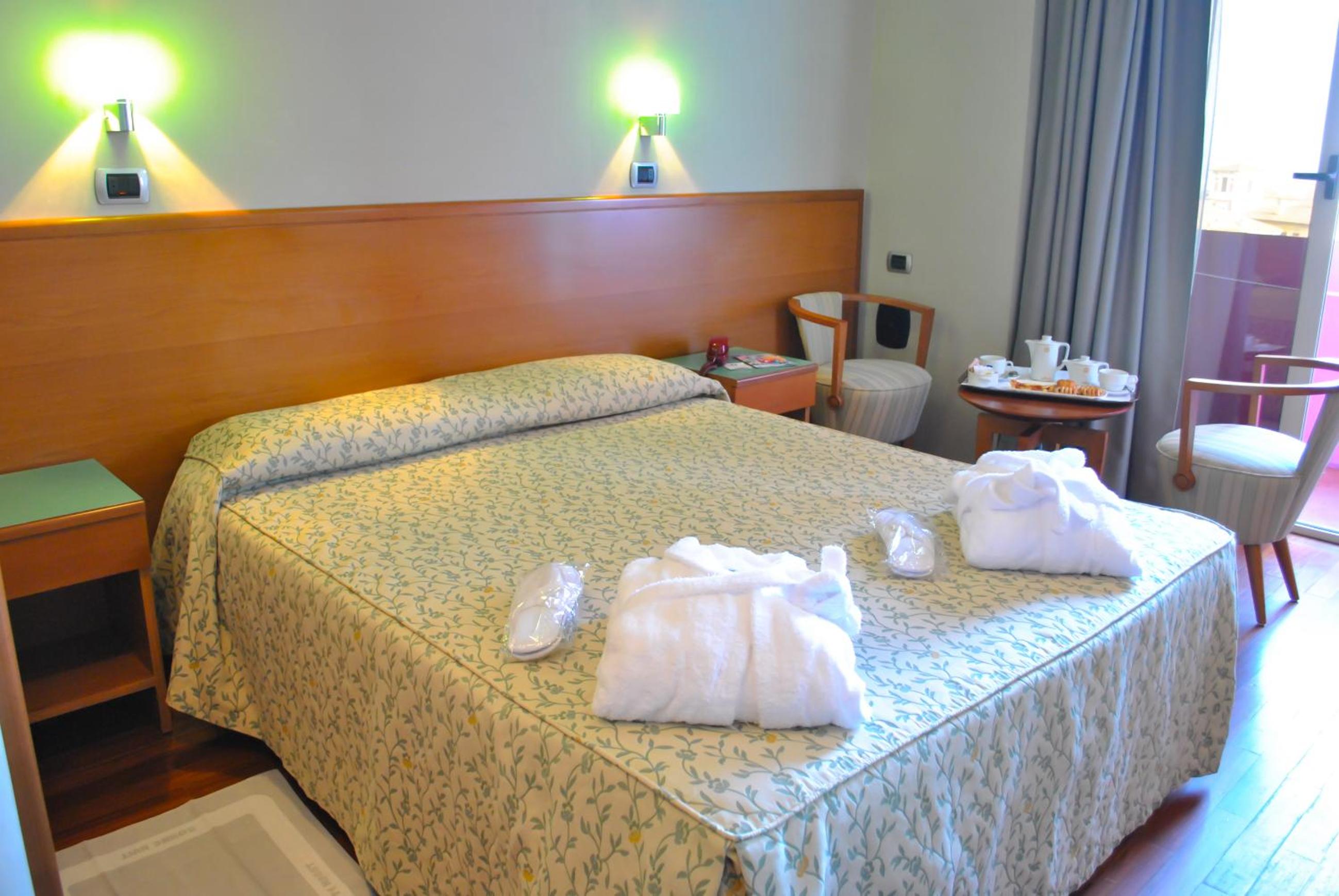 Standard Triple Room with Sea View