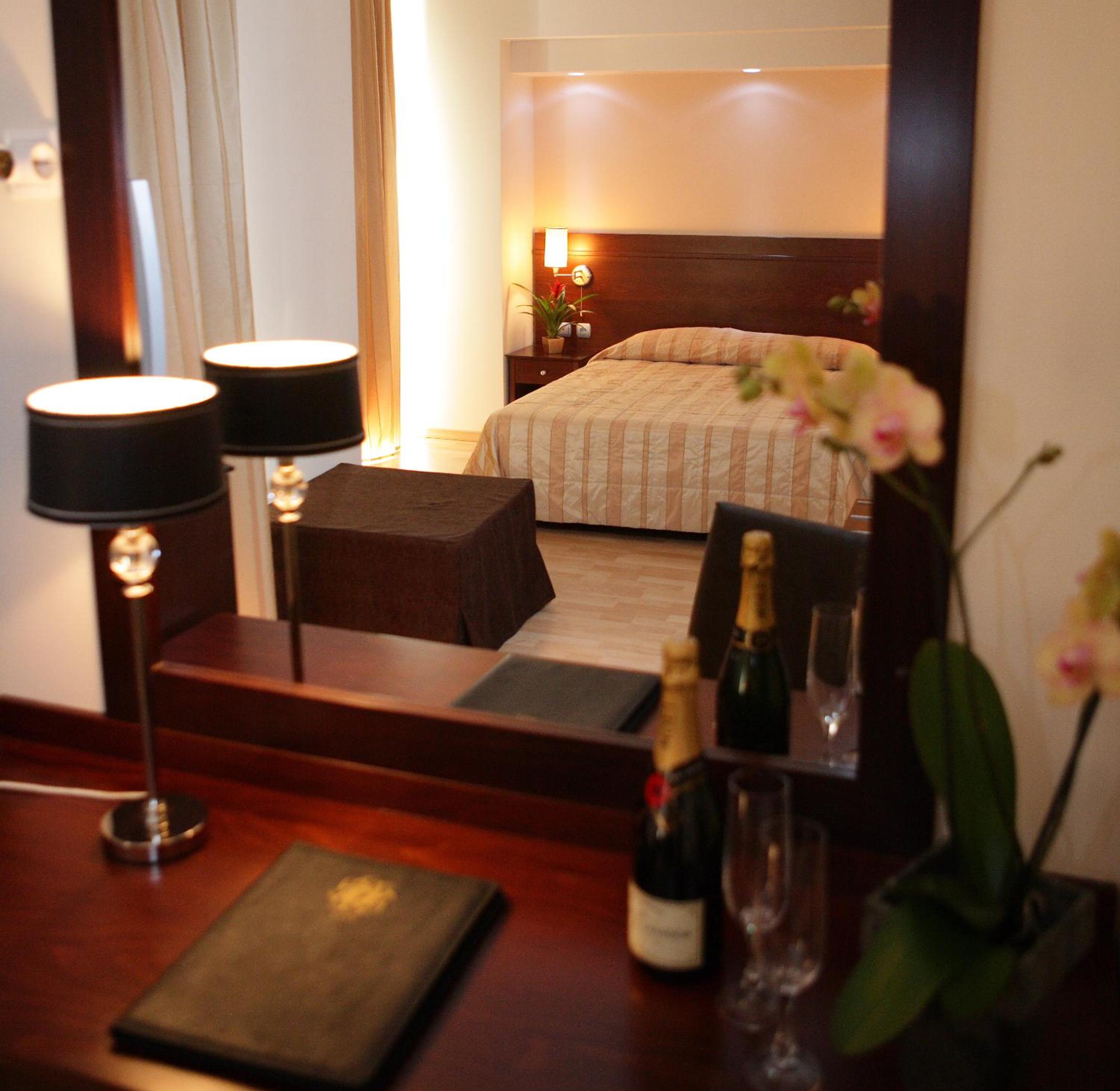 Deluxe Double Room with Sea View - Photo 7