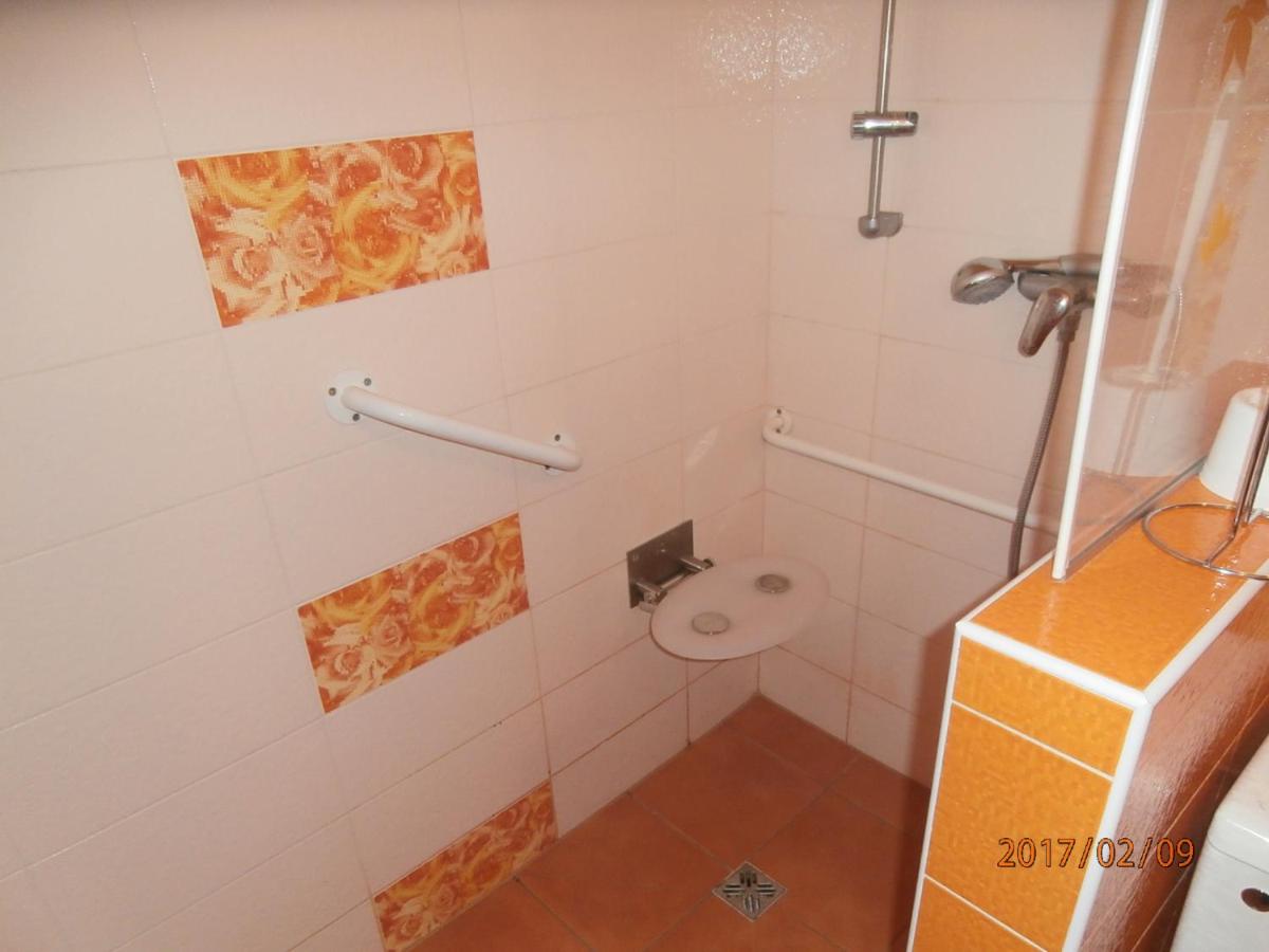 Twin Room - Disability Access photo 1