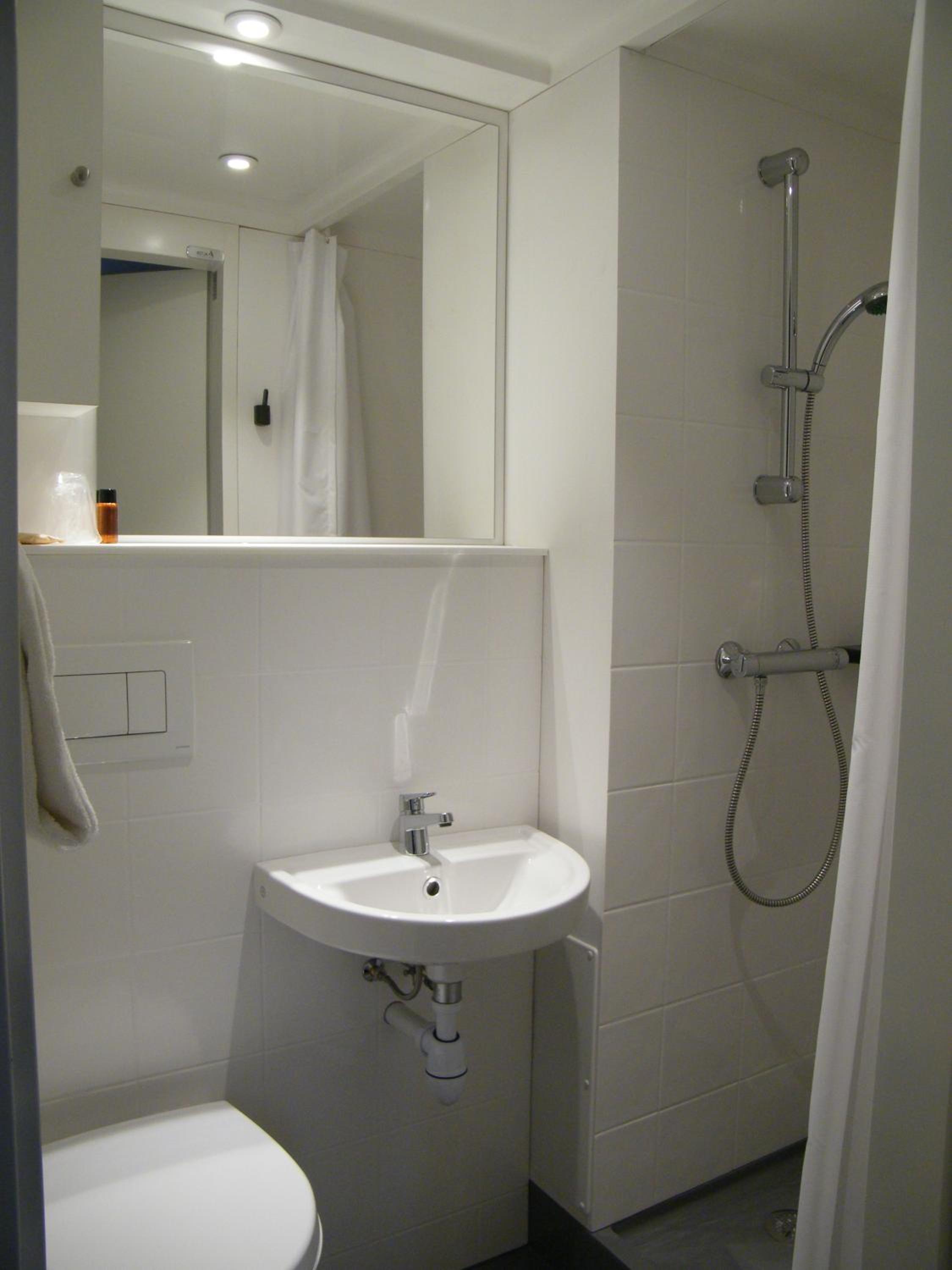 Twin Room - Photo 2