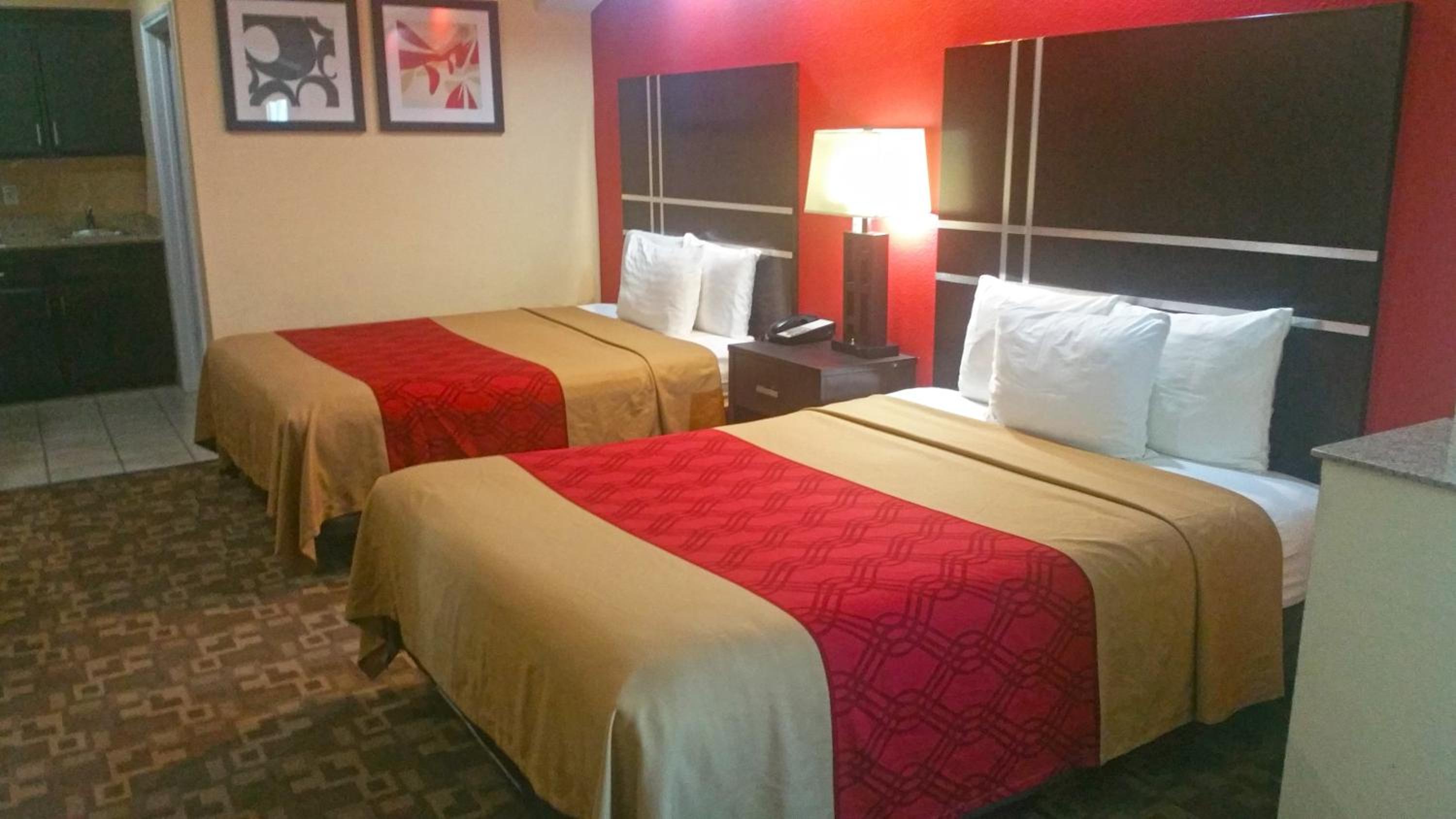 Queen Room with Two Queen Beds - Photo 3