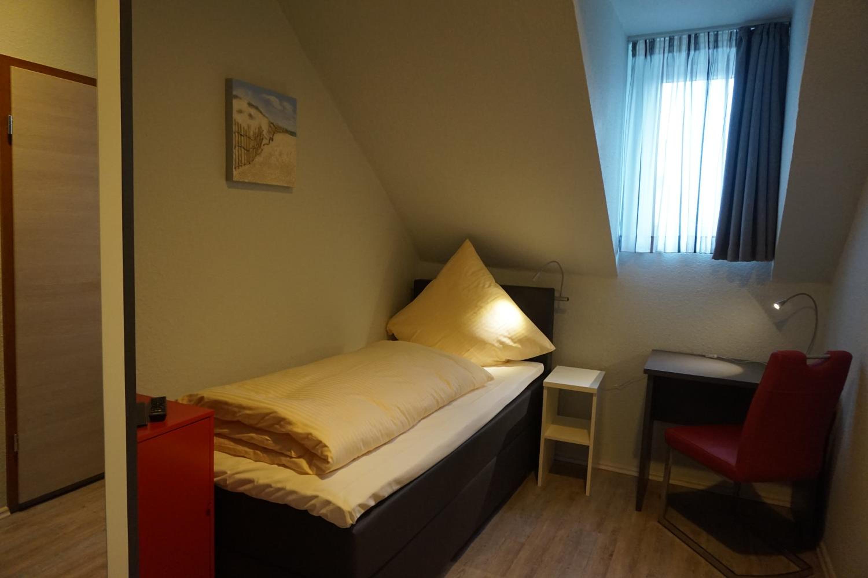 Single Room photo 2