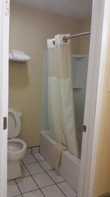 Double Room with Two Double Beds - Non-Smoking - Photo 9