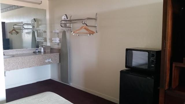 Double Room with Two Double Beds - Non-Smoking - Photo 8