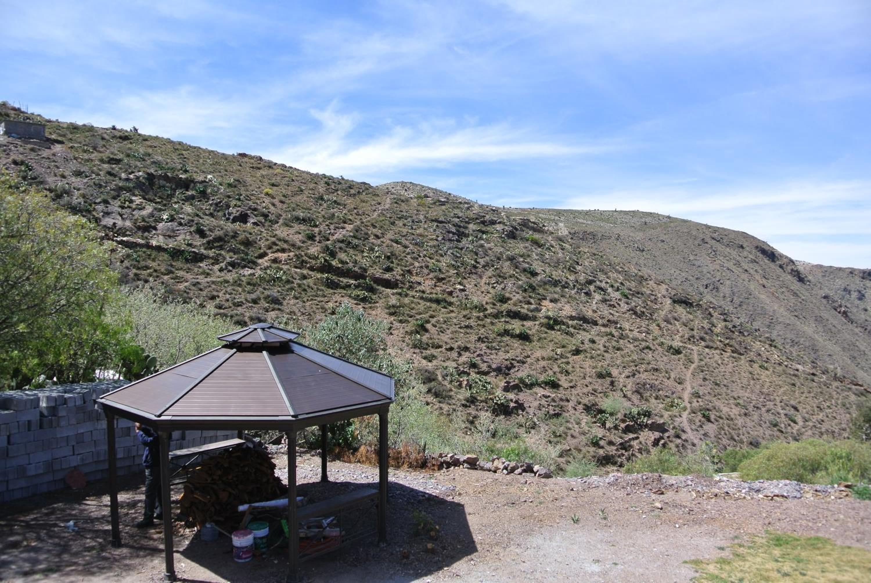 Apartment with Mountain View - Photo 4