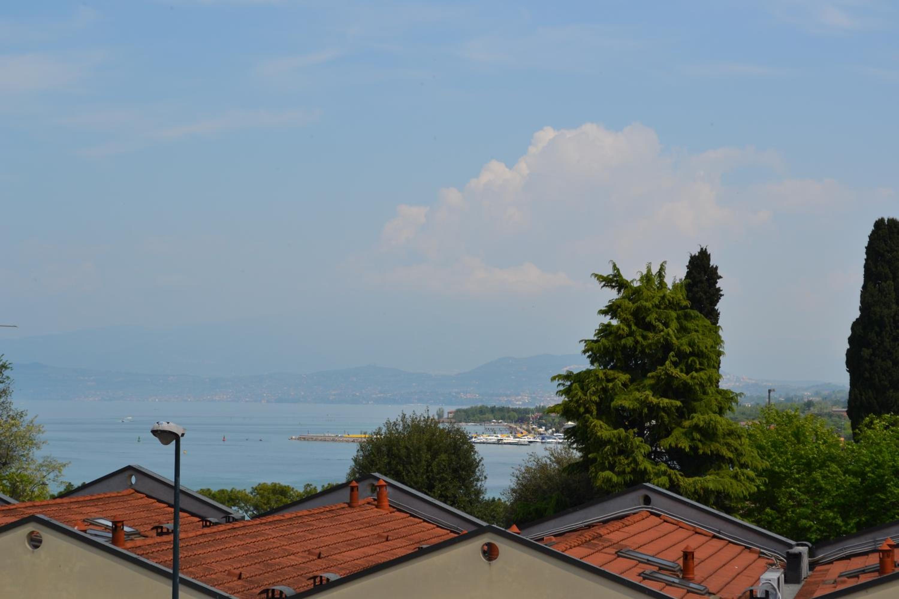 Triple Room with Balcony - Photo 9